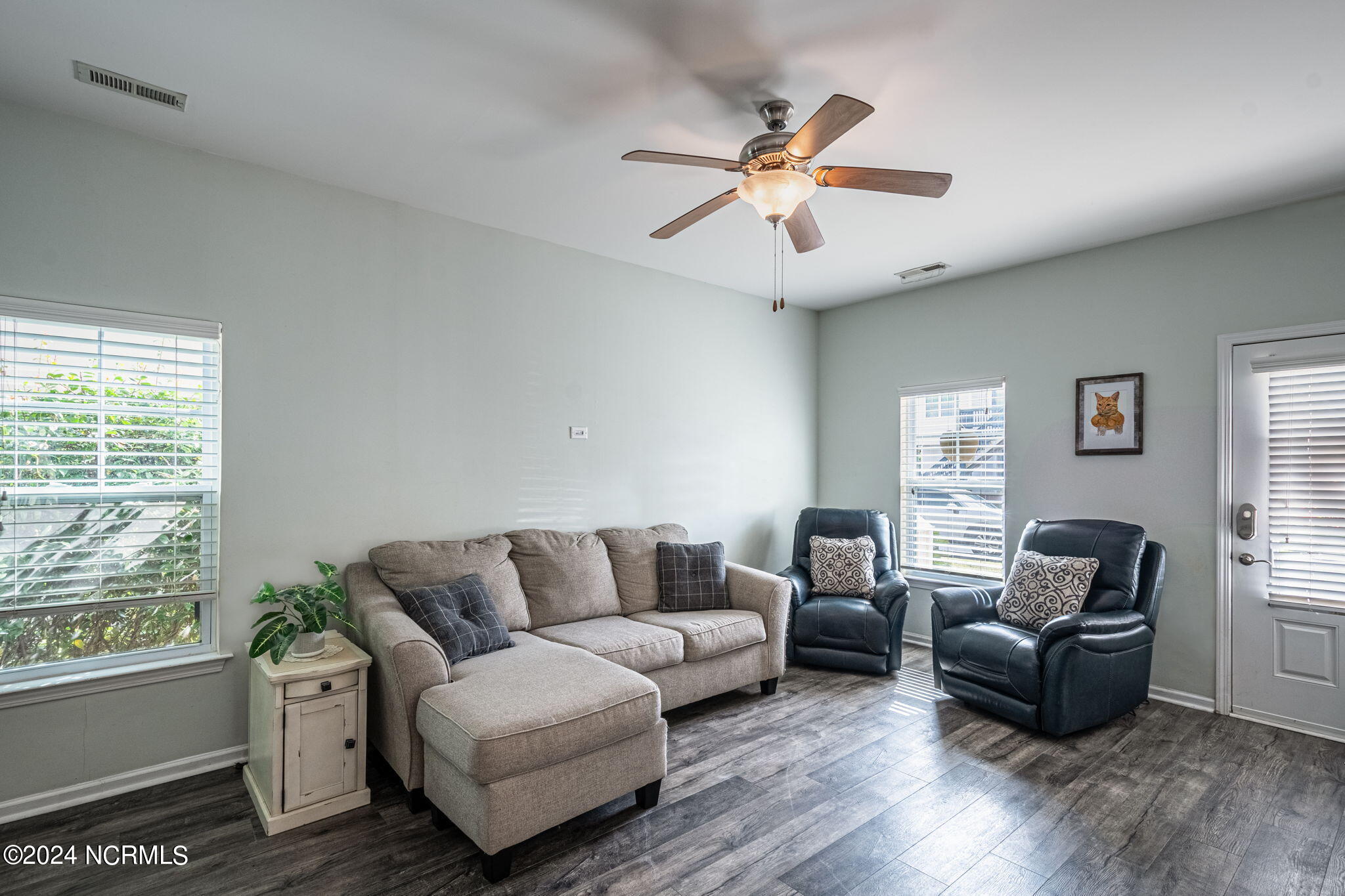 821 Isle Of Palms Way Property Photo 5