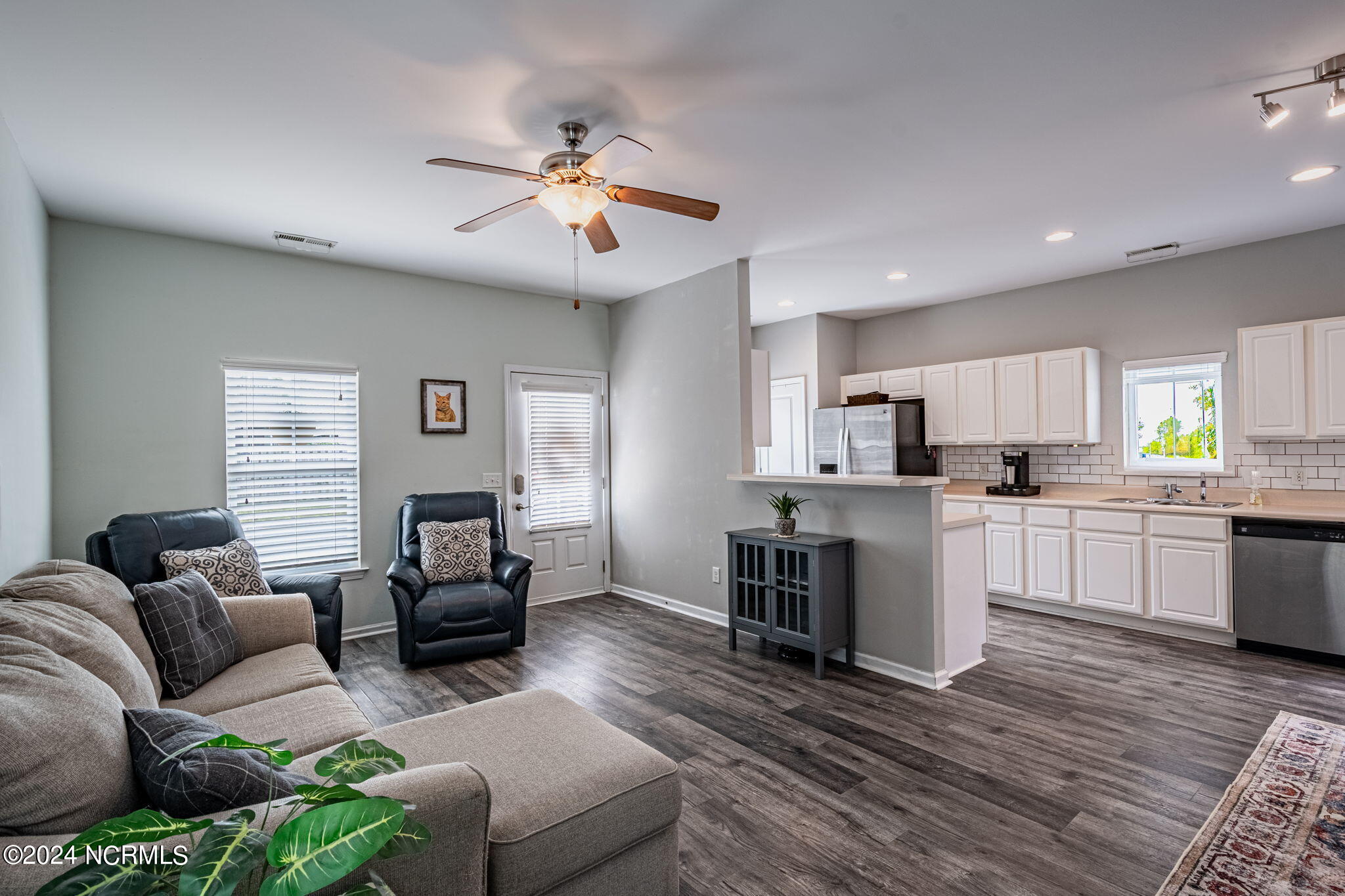 821 Isle Of Palms Way Property Photo 6