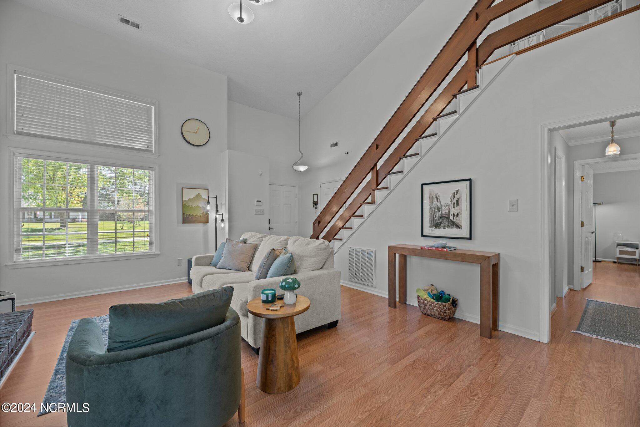 4902 Woodbrook Drive Property Photo 8