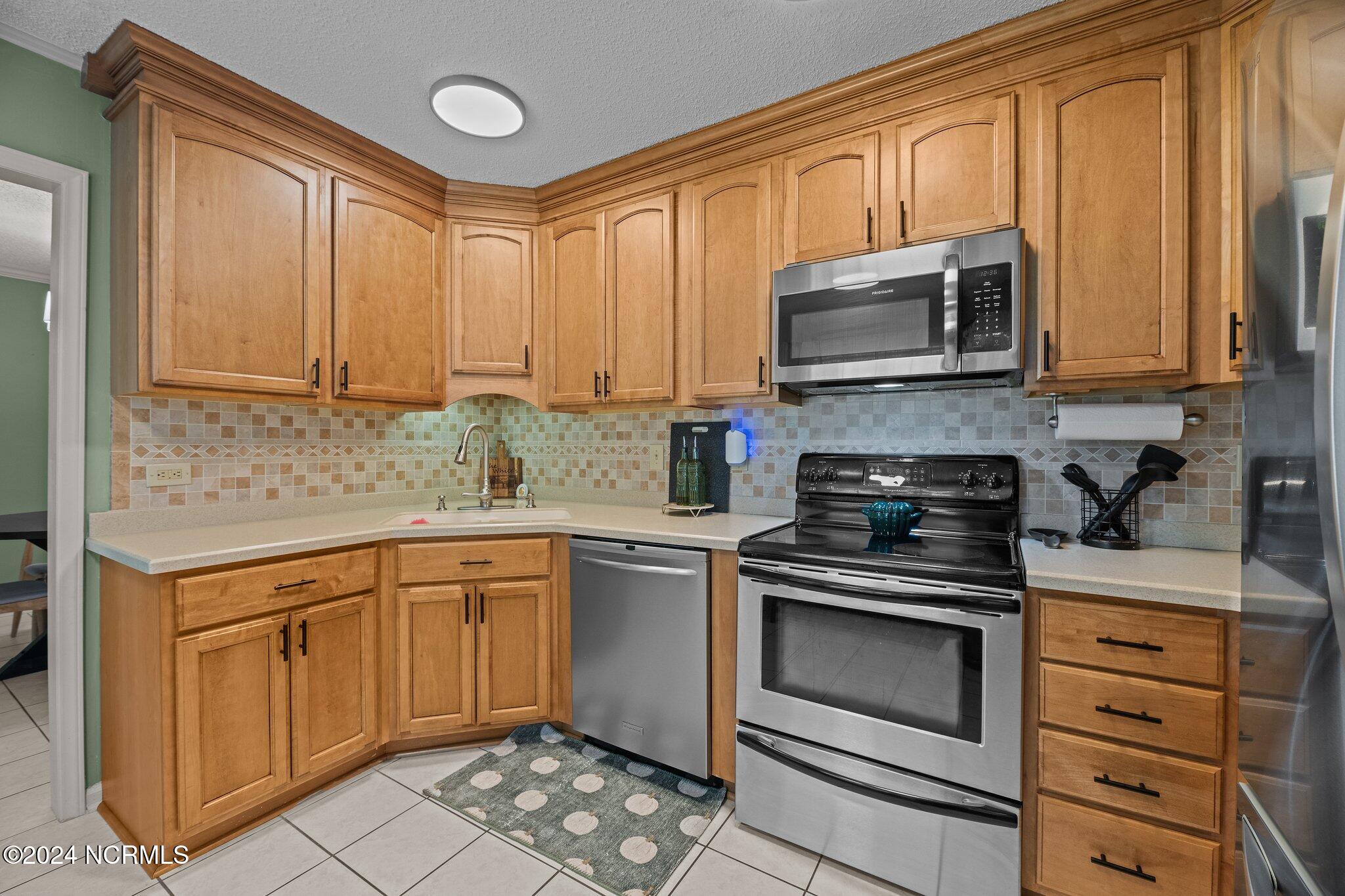 4902 Woodbrook Drive Property Photo 13