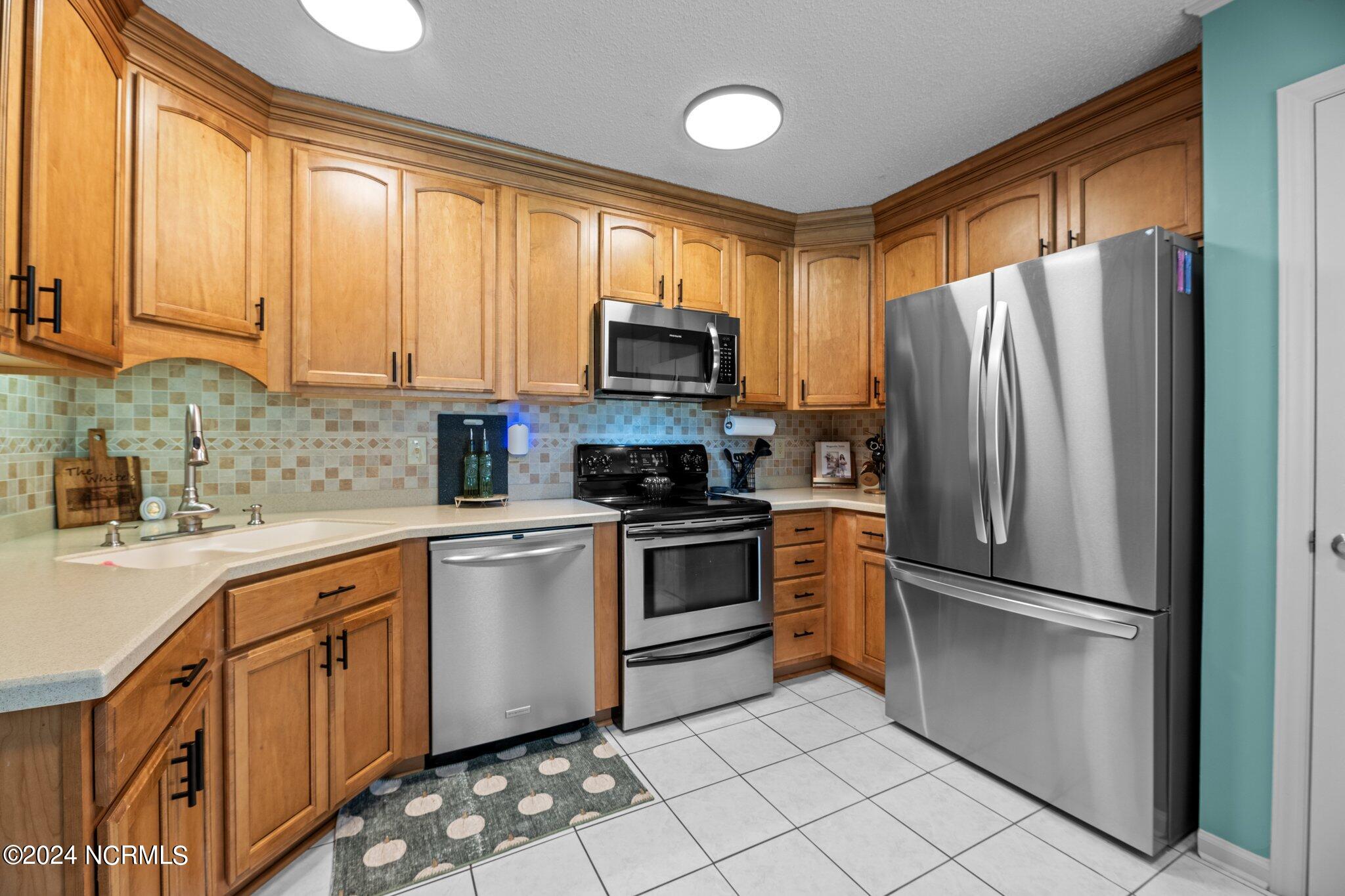 4902 Woodbrook Drive Property Photo 14