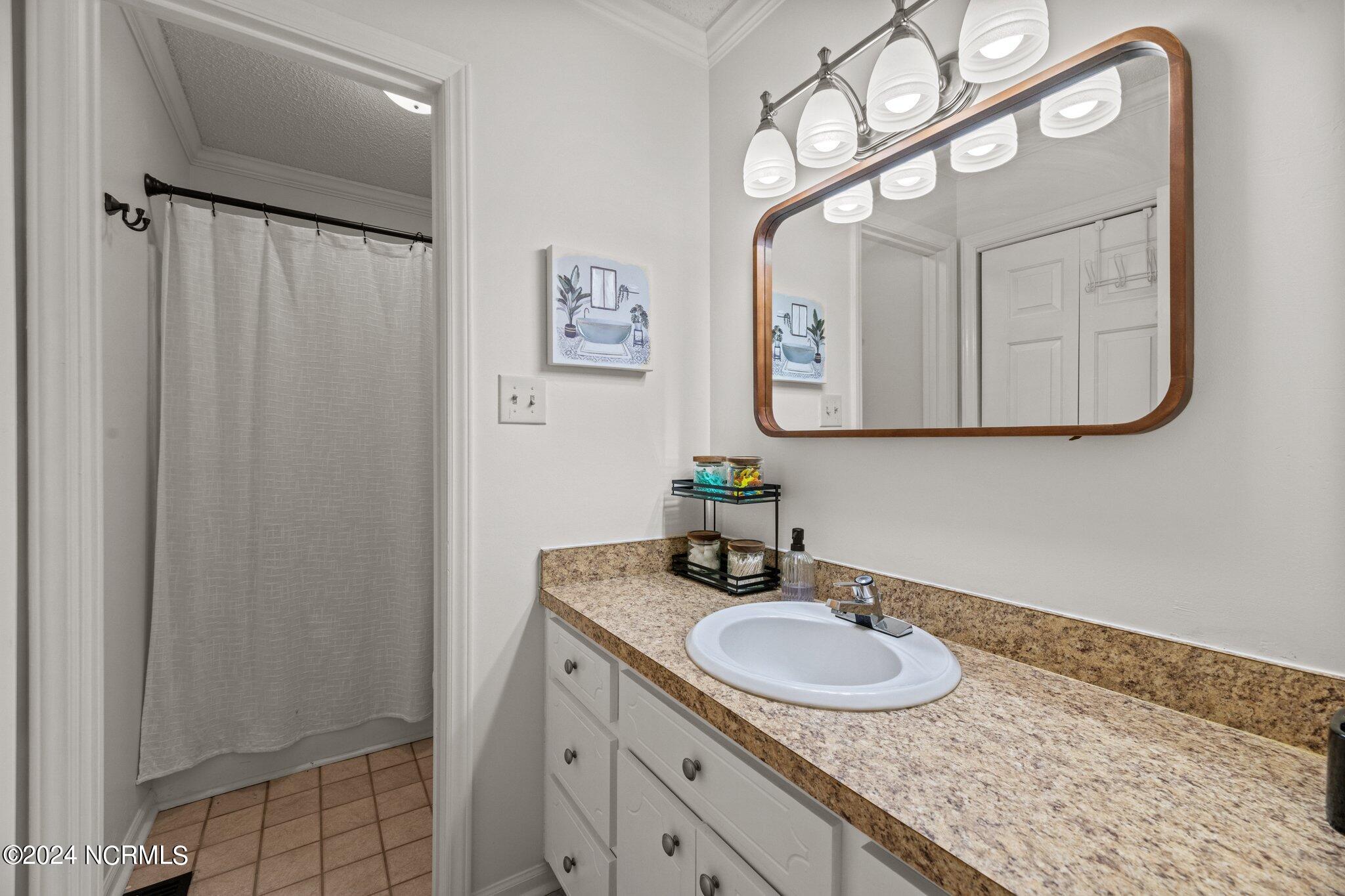 4902 Woodbrook Drive Property Photo 28