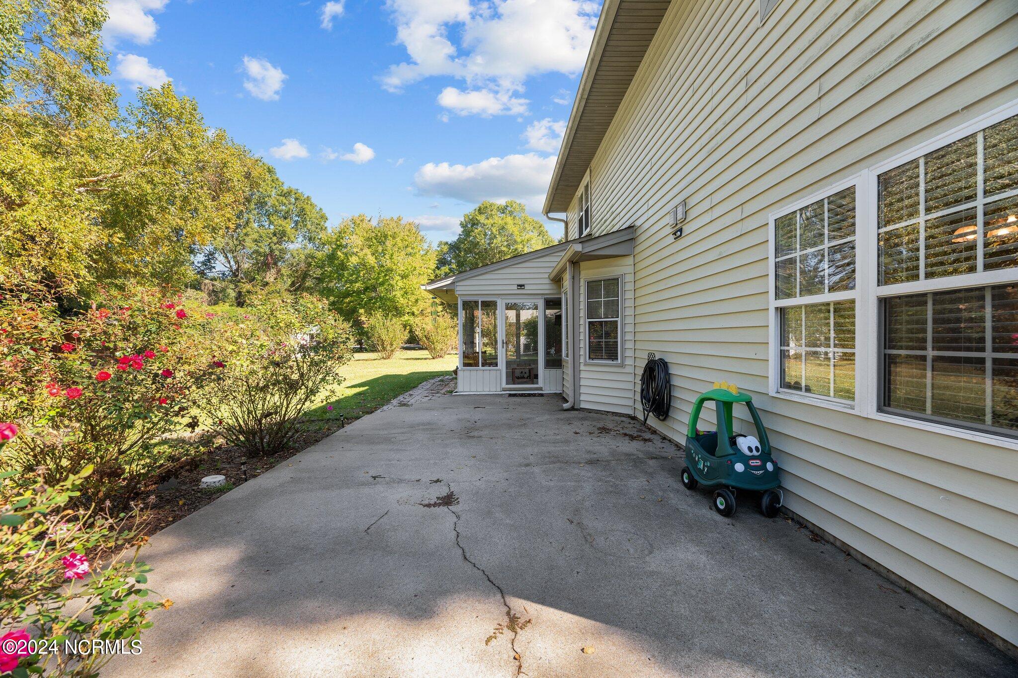 4902 Woodbrook Drive Property Photo 36