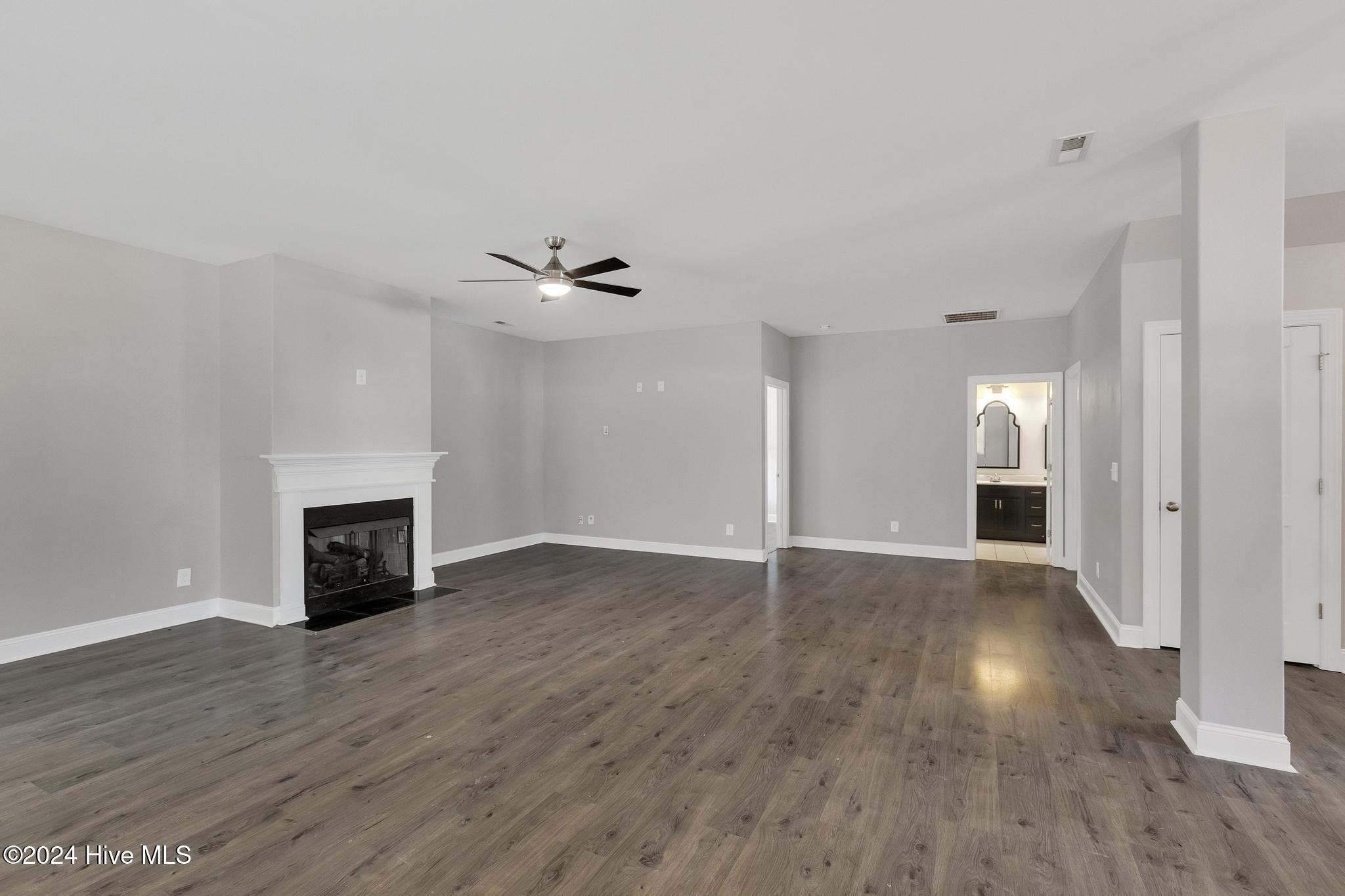 114 Castaway Cove Property Photo 10
