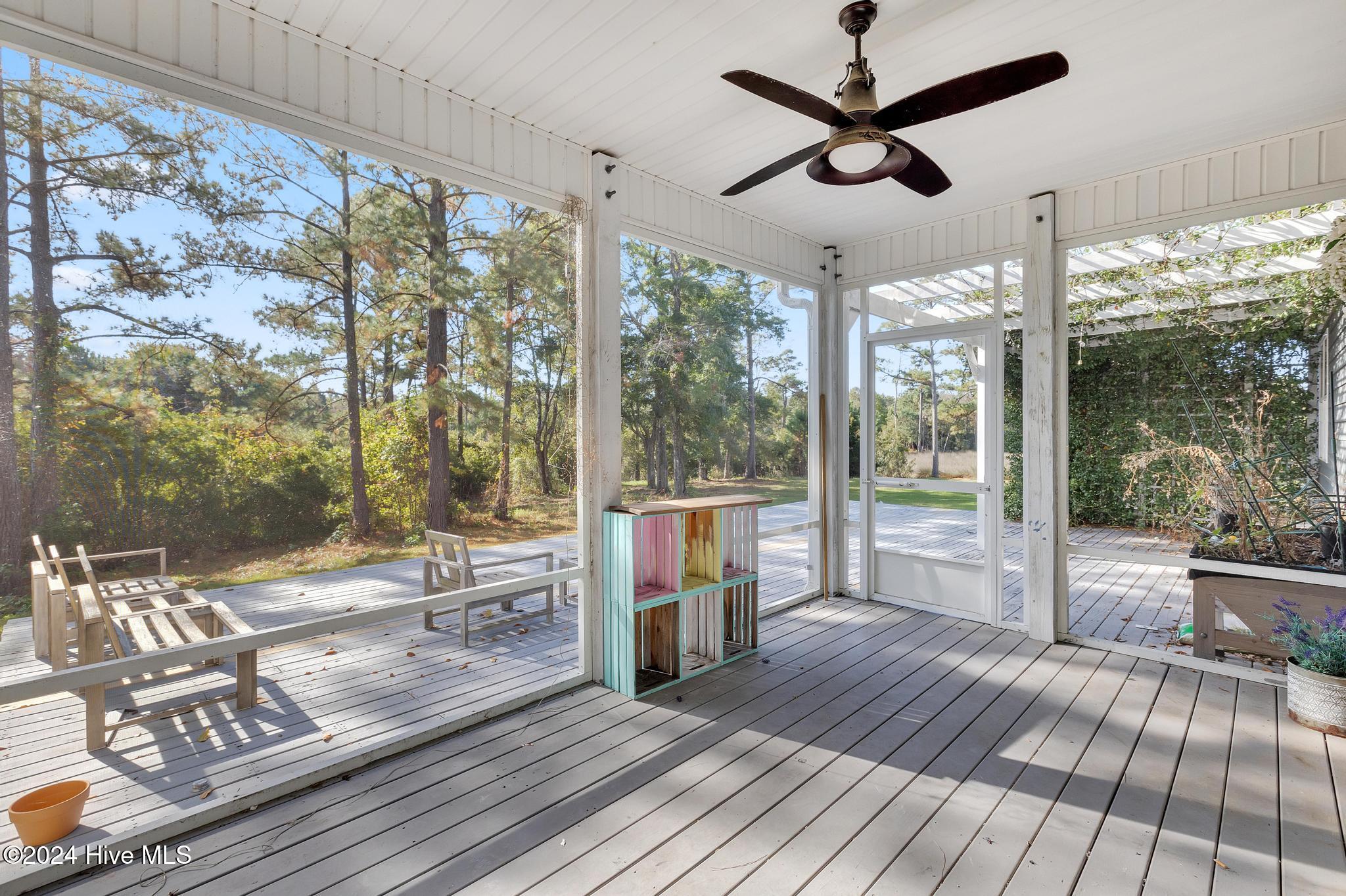 114 Castaway Cove Property Photo 42