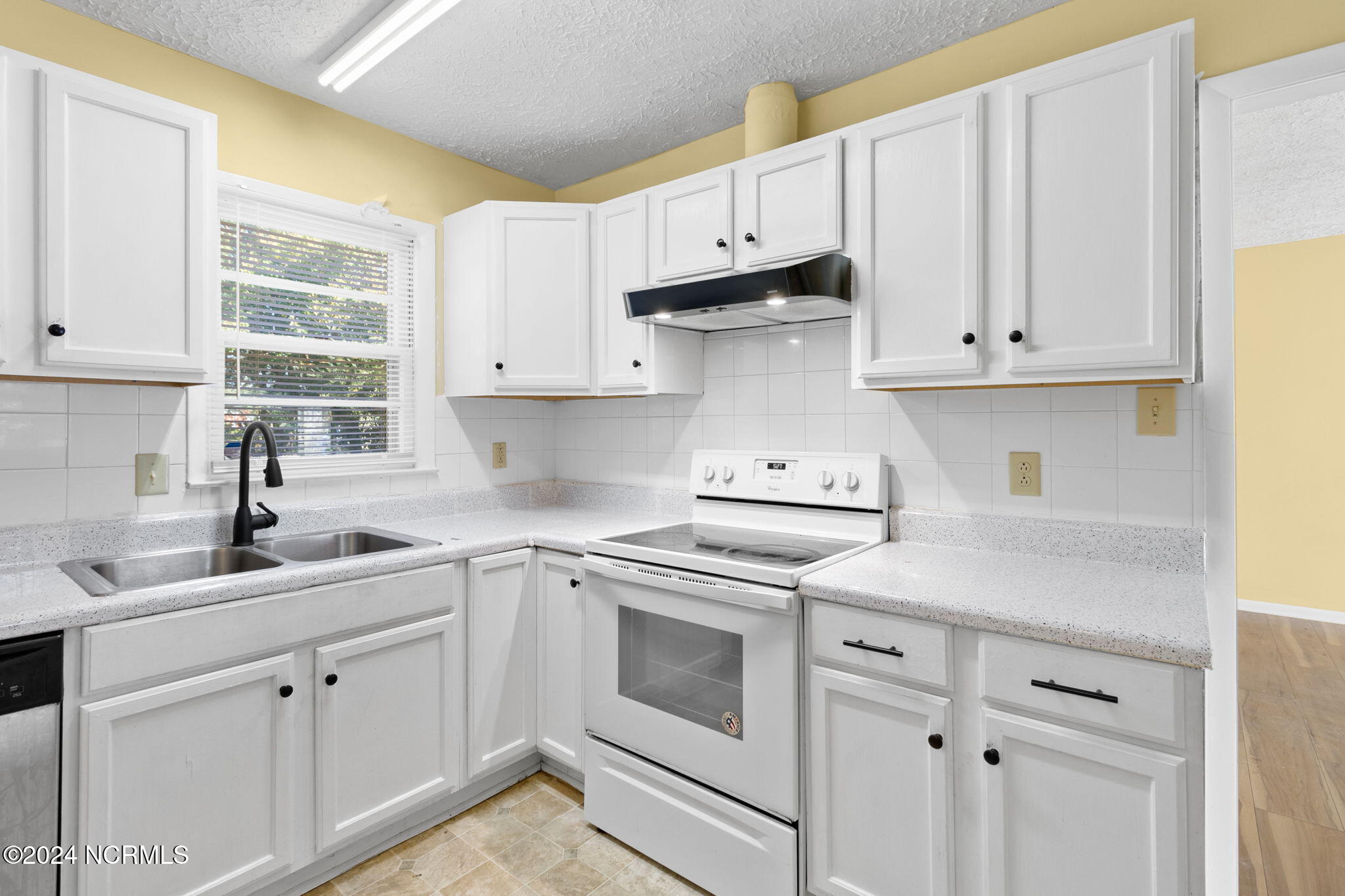 318 Bandera Drive Property Photo 9