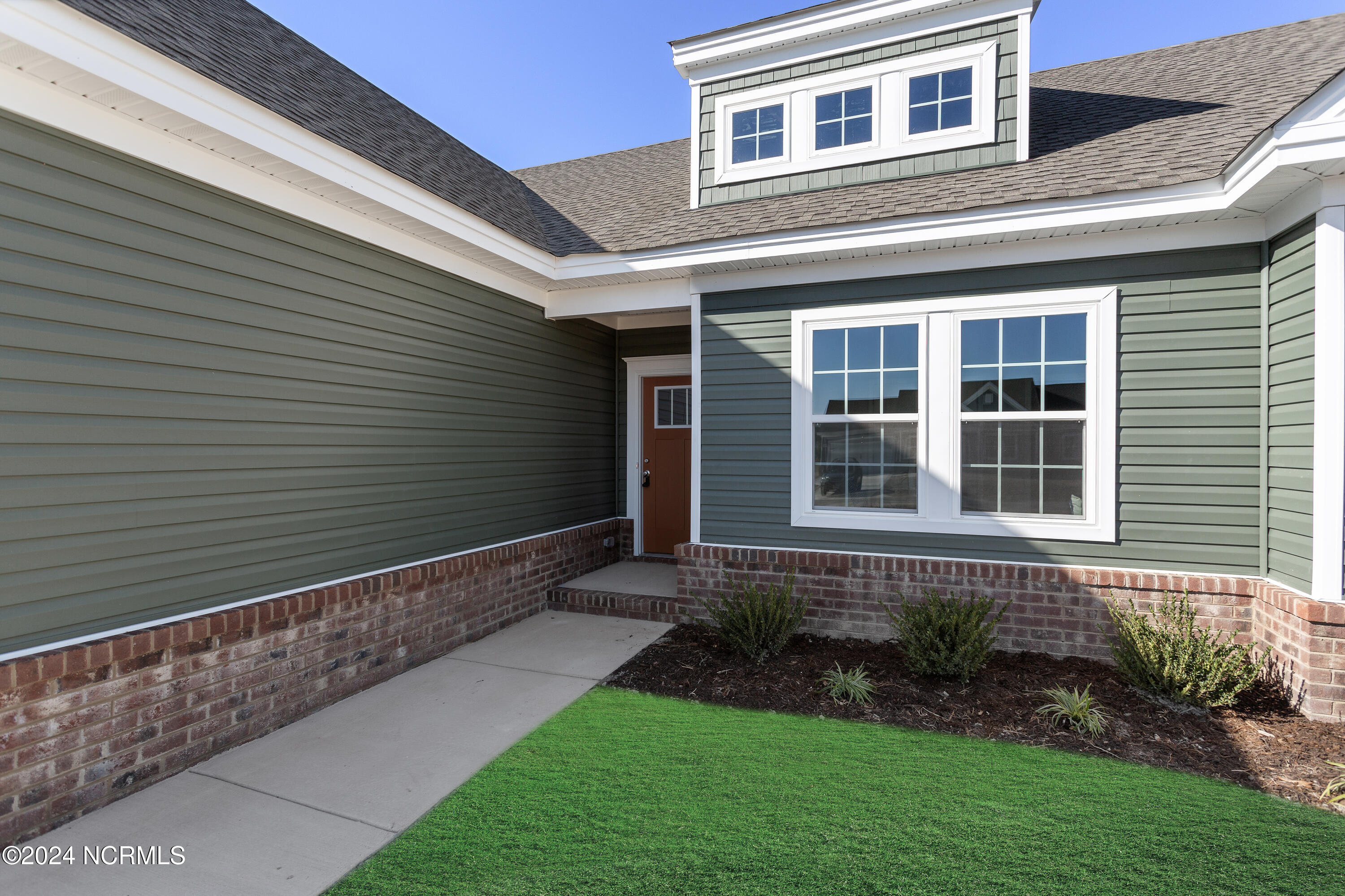 102 Apple Court (model Home) Property Photo 4