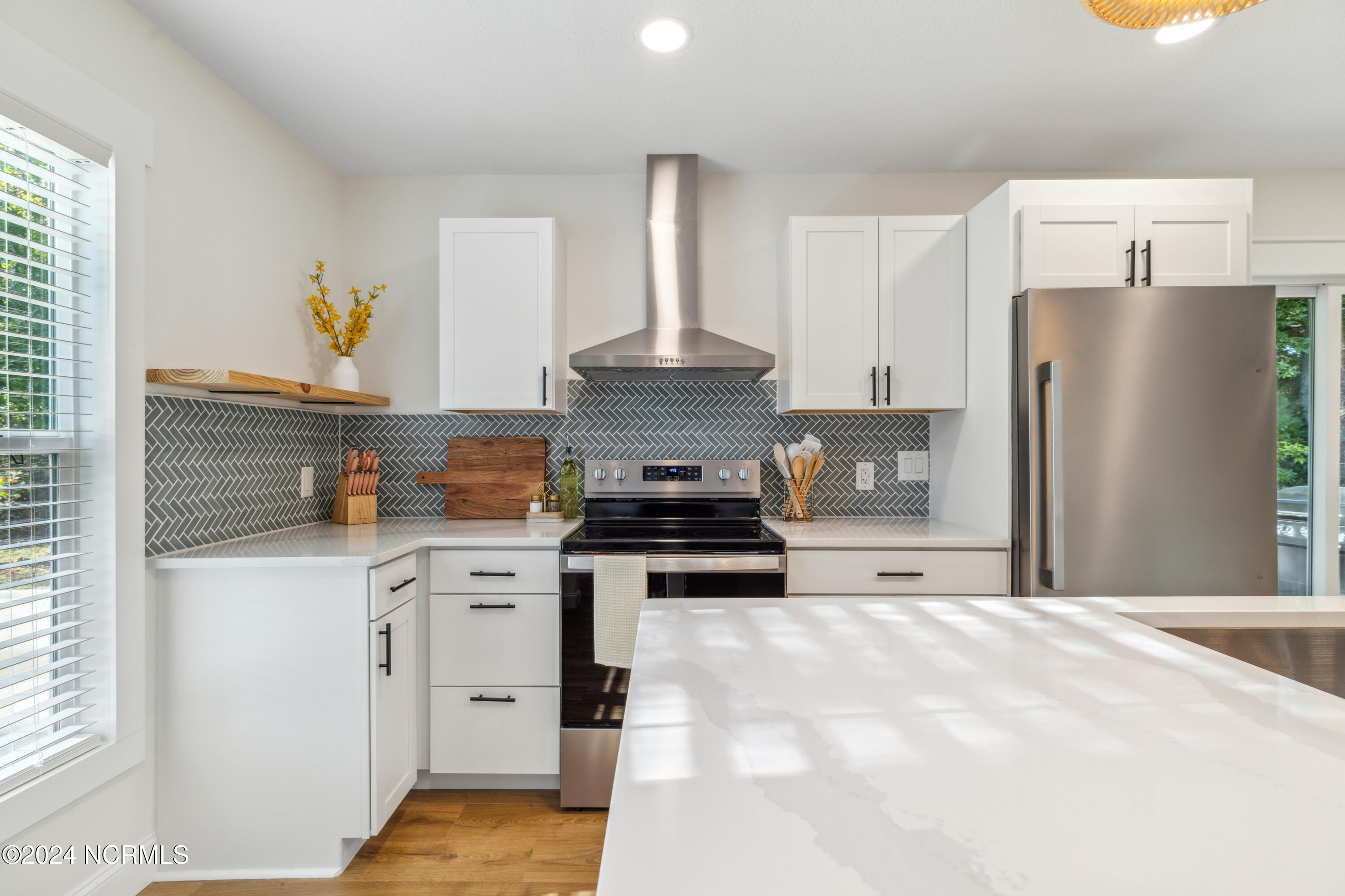 100 Boundary Loop Road Property Photo 28
