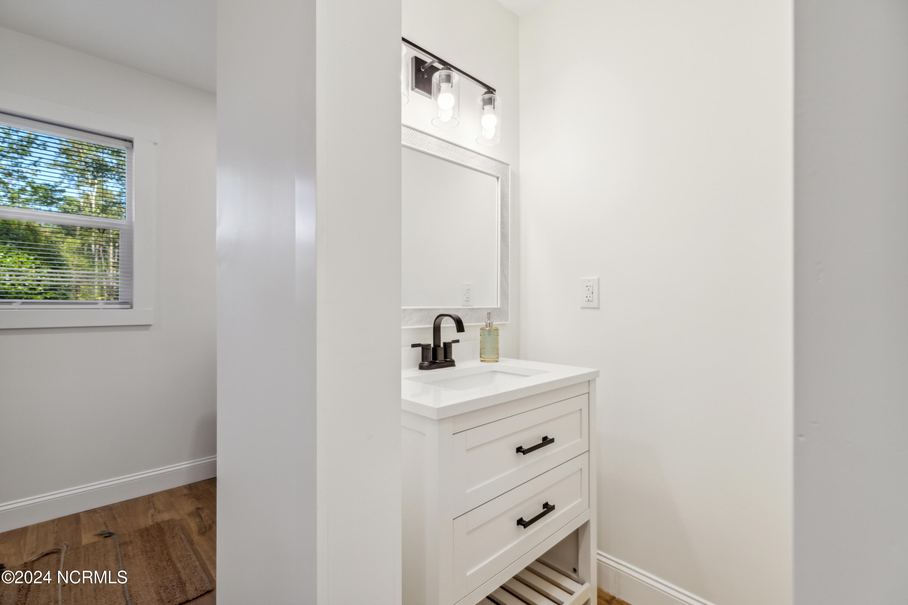 100 Boundary Loop Road Property Photo 39