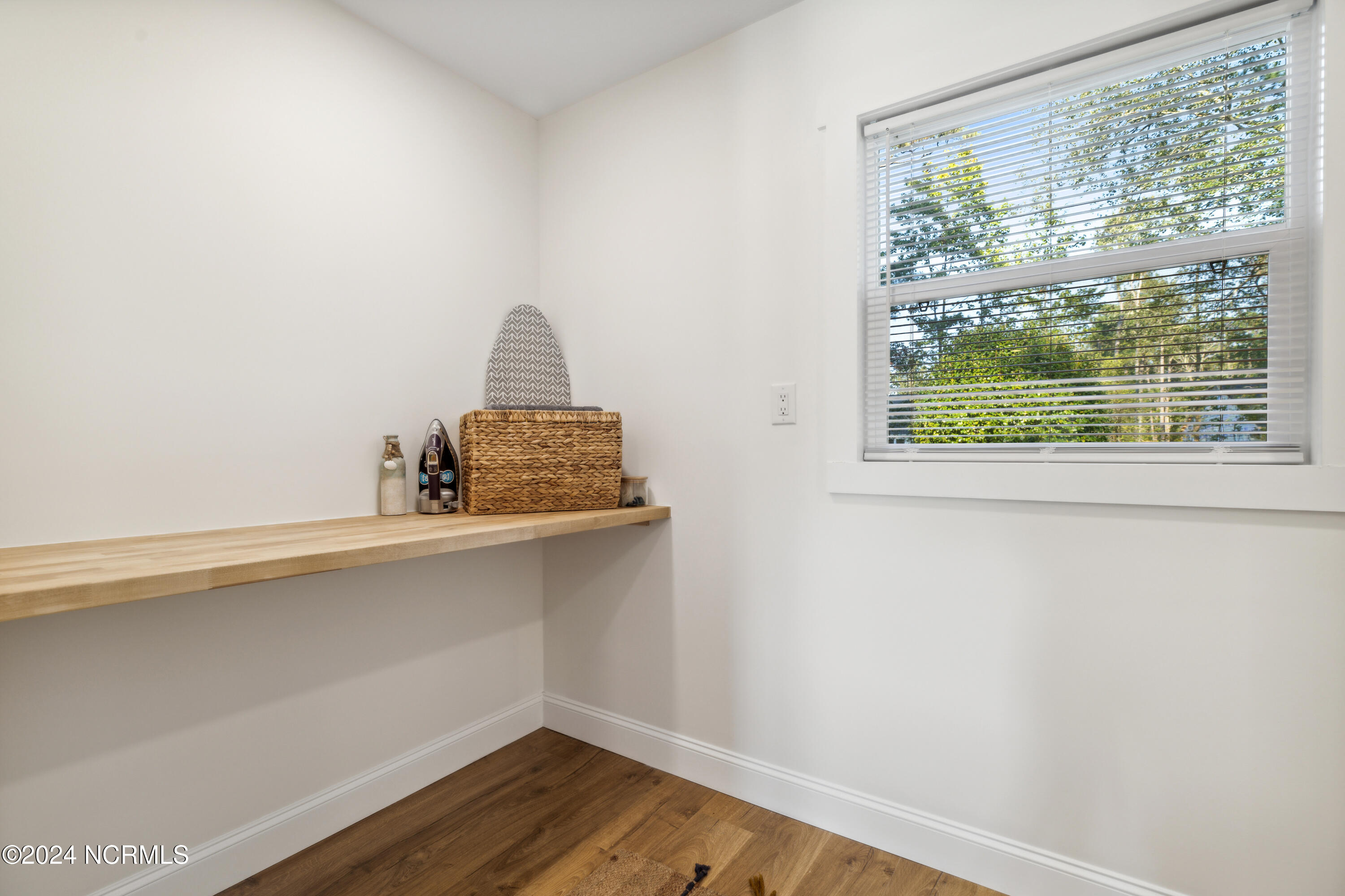 100 Boundary Loop Road Property Photo 41