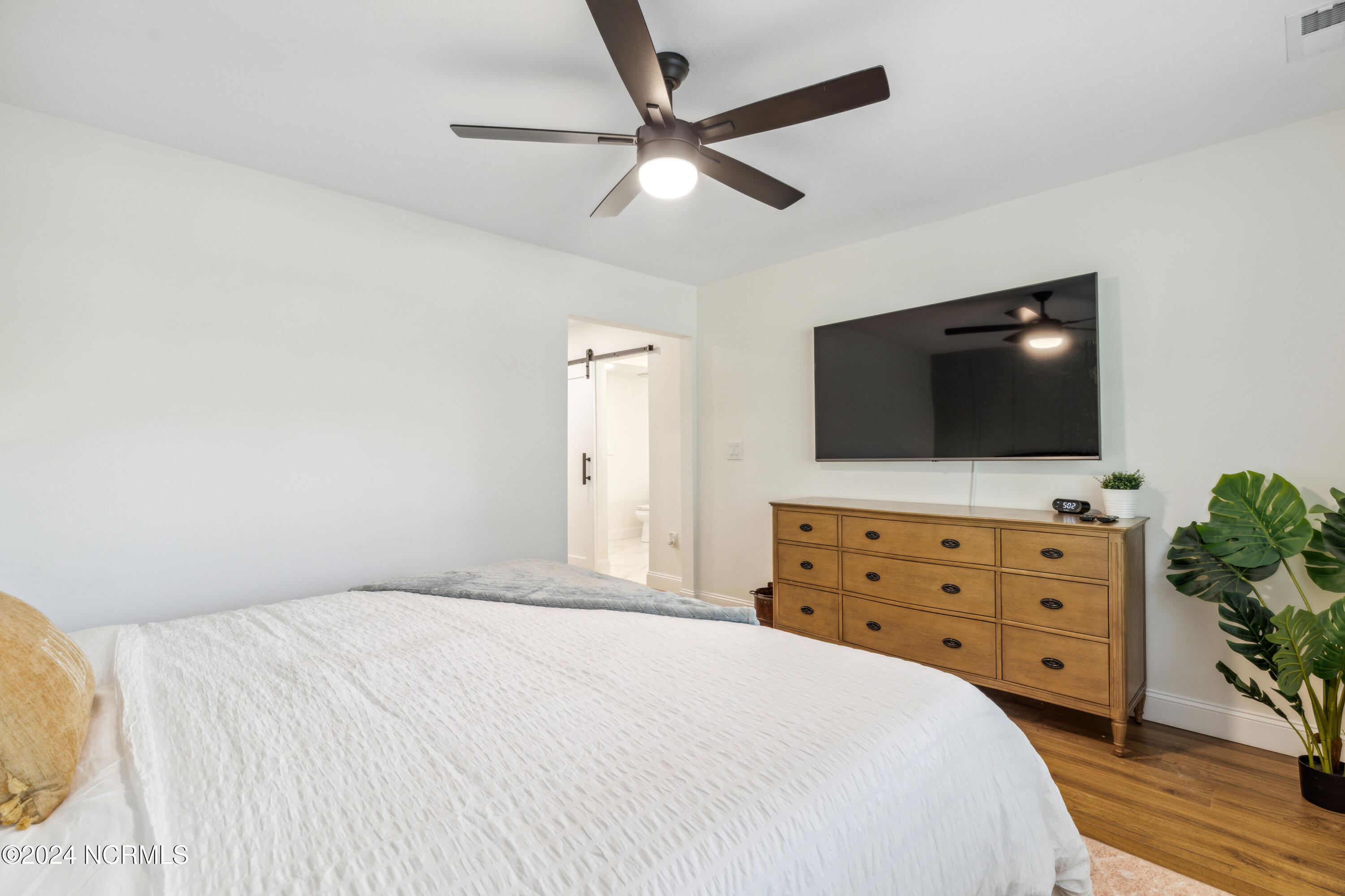 100 Boundary Loop Road Property Photo 43