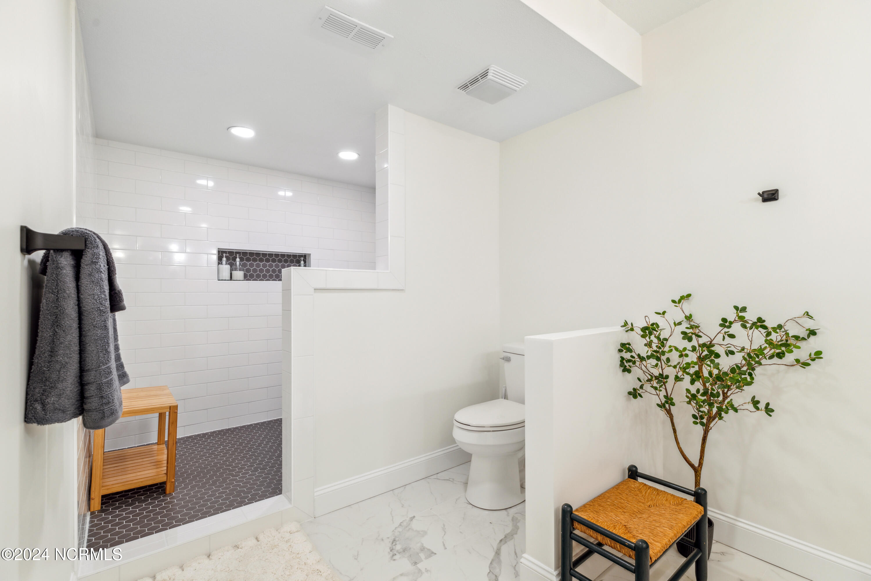 100 Boundary Loop Road Property Photo 46