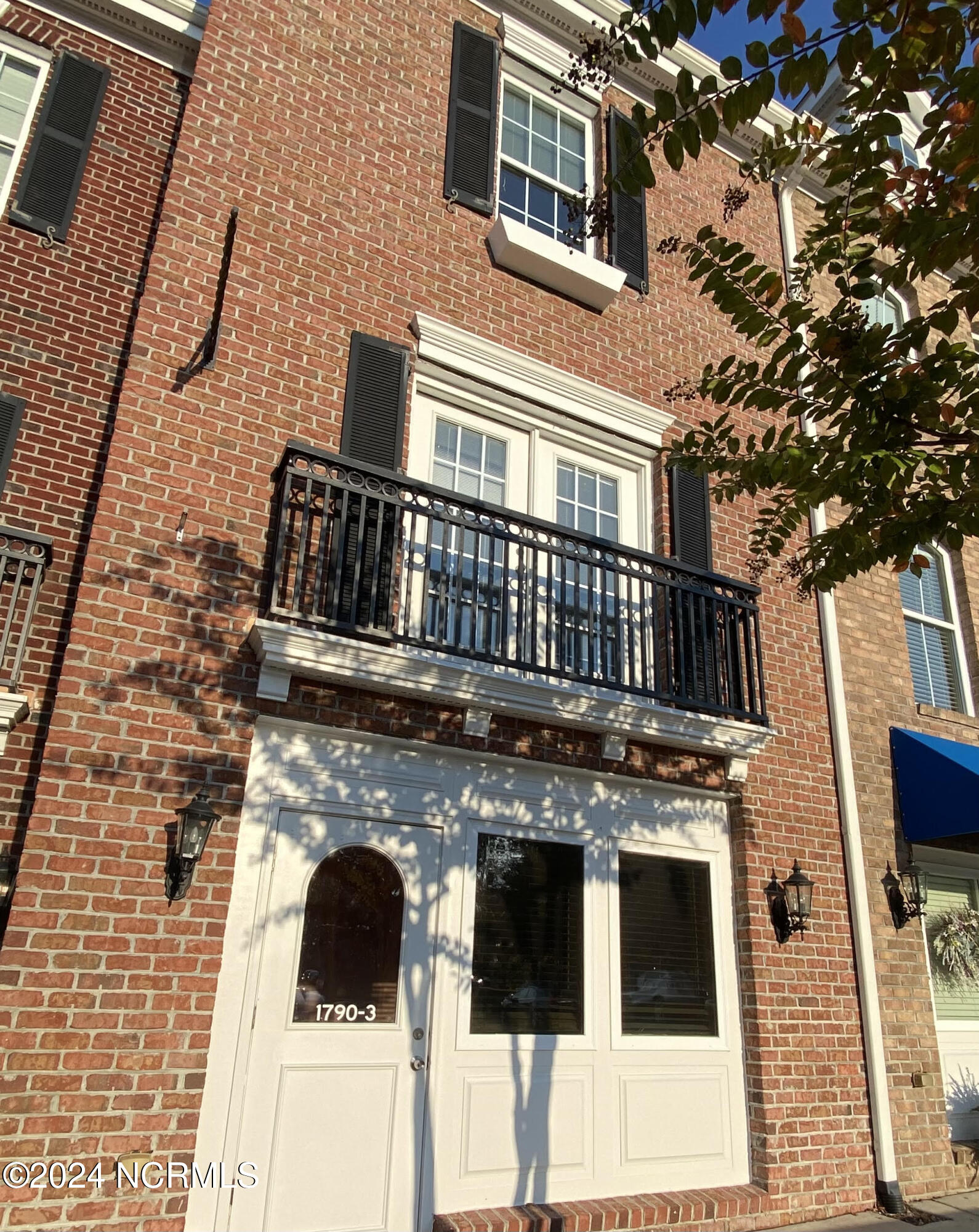 1790 Queen Anne Unit 3 Property Photo 2