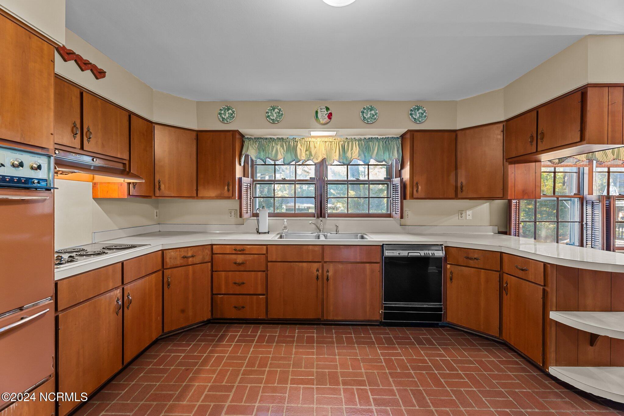 228 Mccotter Drive Property Photo 4