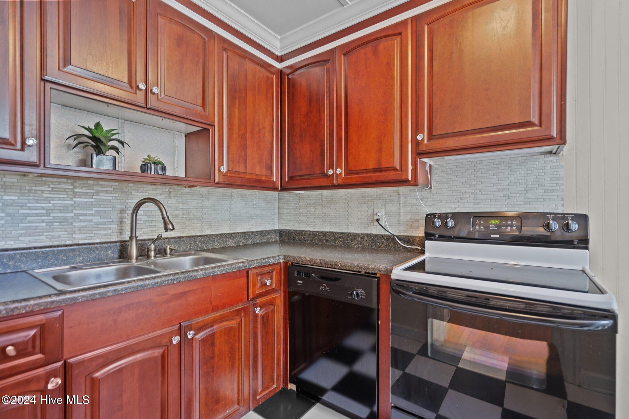 2940 Oleander Drive C-16 Property Photo 8