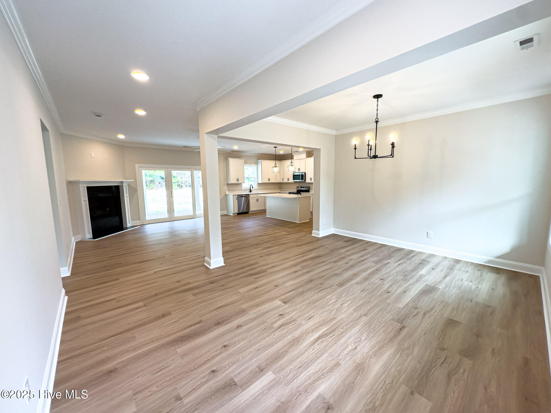 613 Windward Drive Property Photo 1