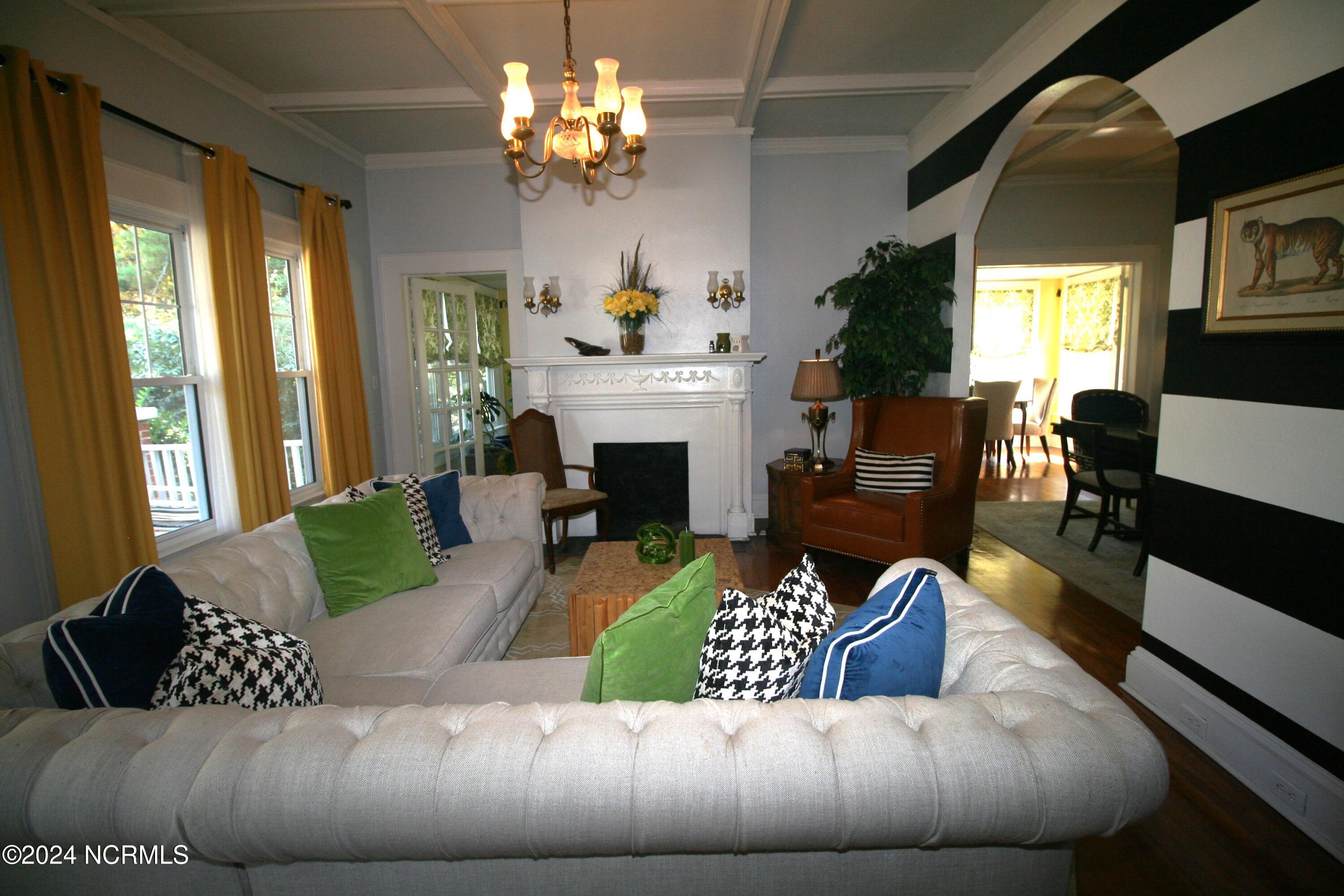 403 Washington Street Property Photo 5