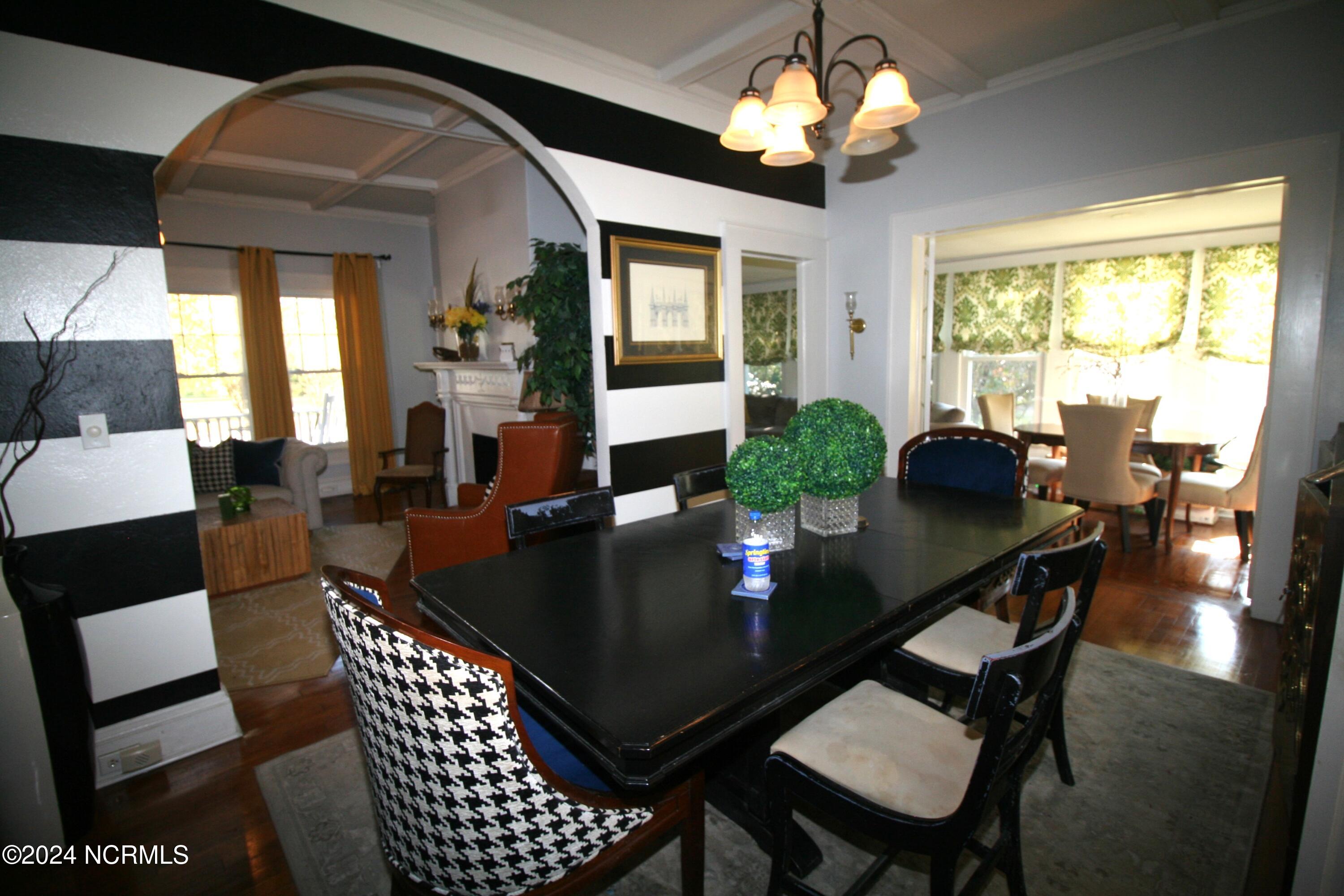 403 Washington Street Property Photo 6