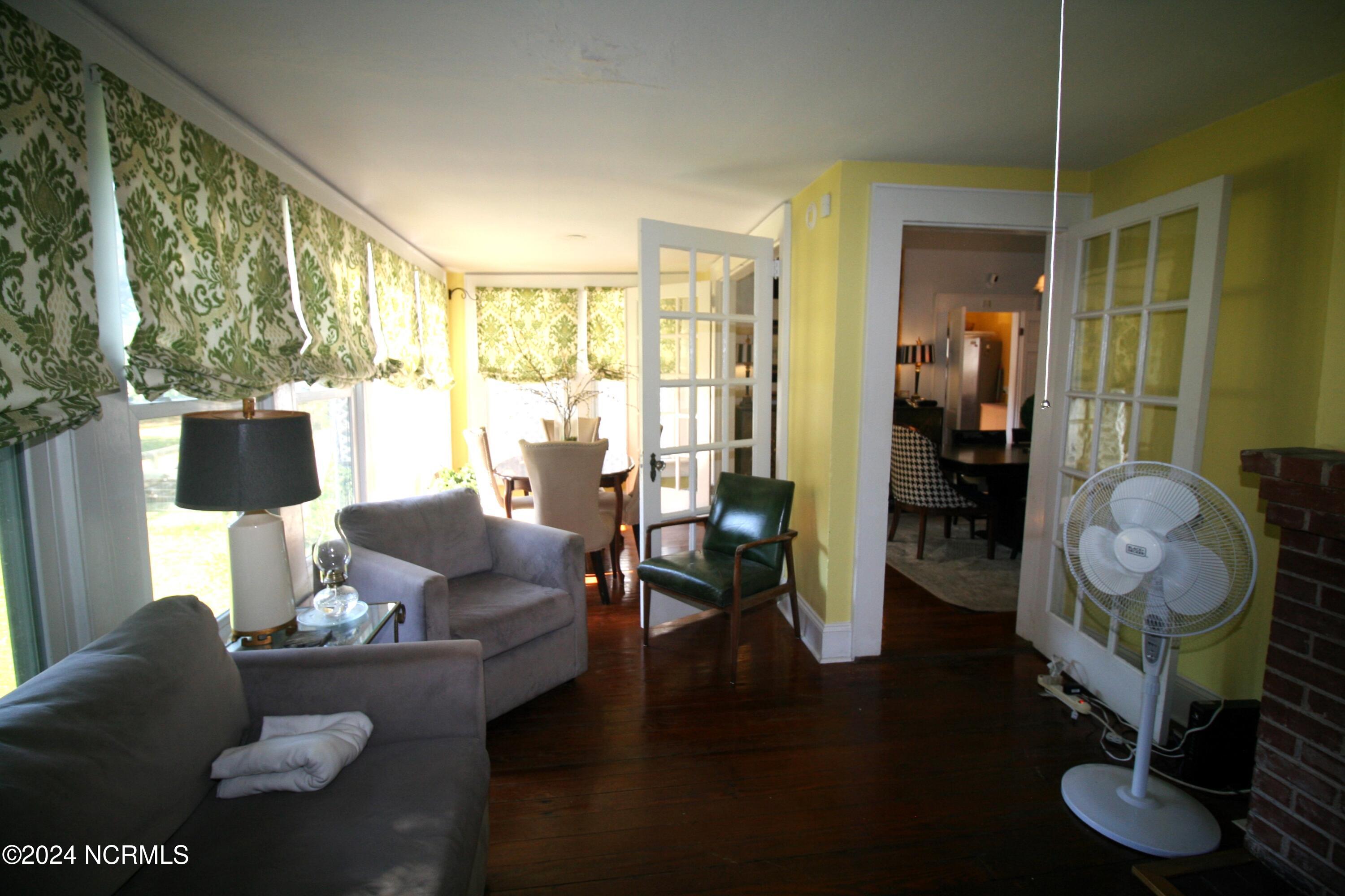 403 Washington Street Property Photo 7
