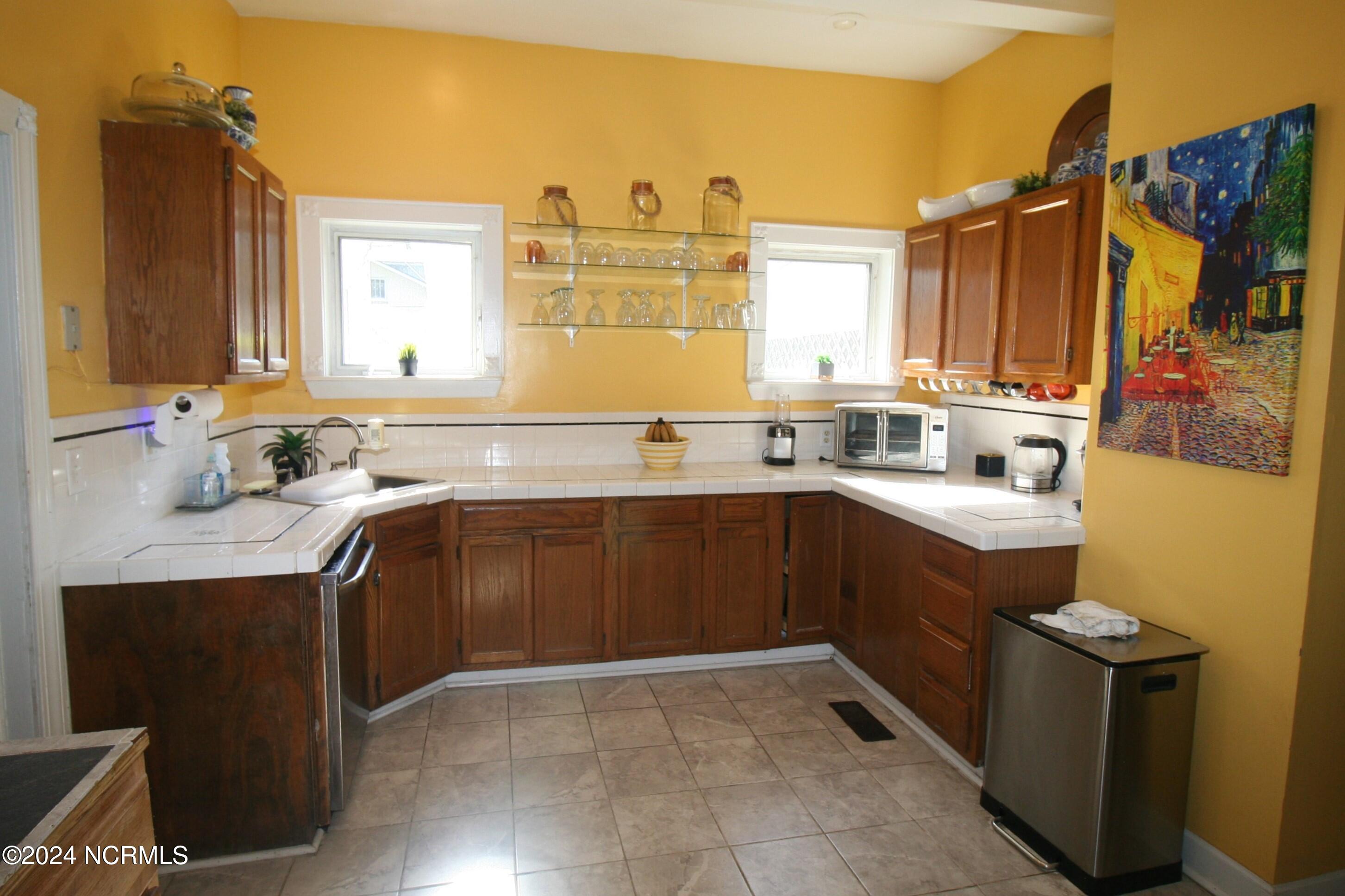 403 Washington Street Property Photo 9