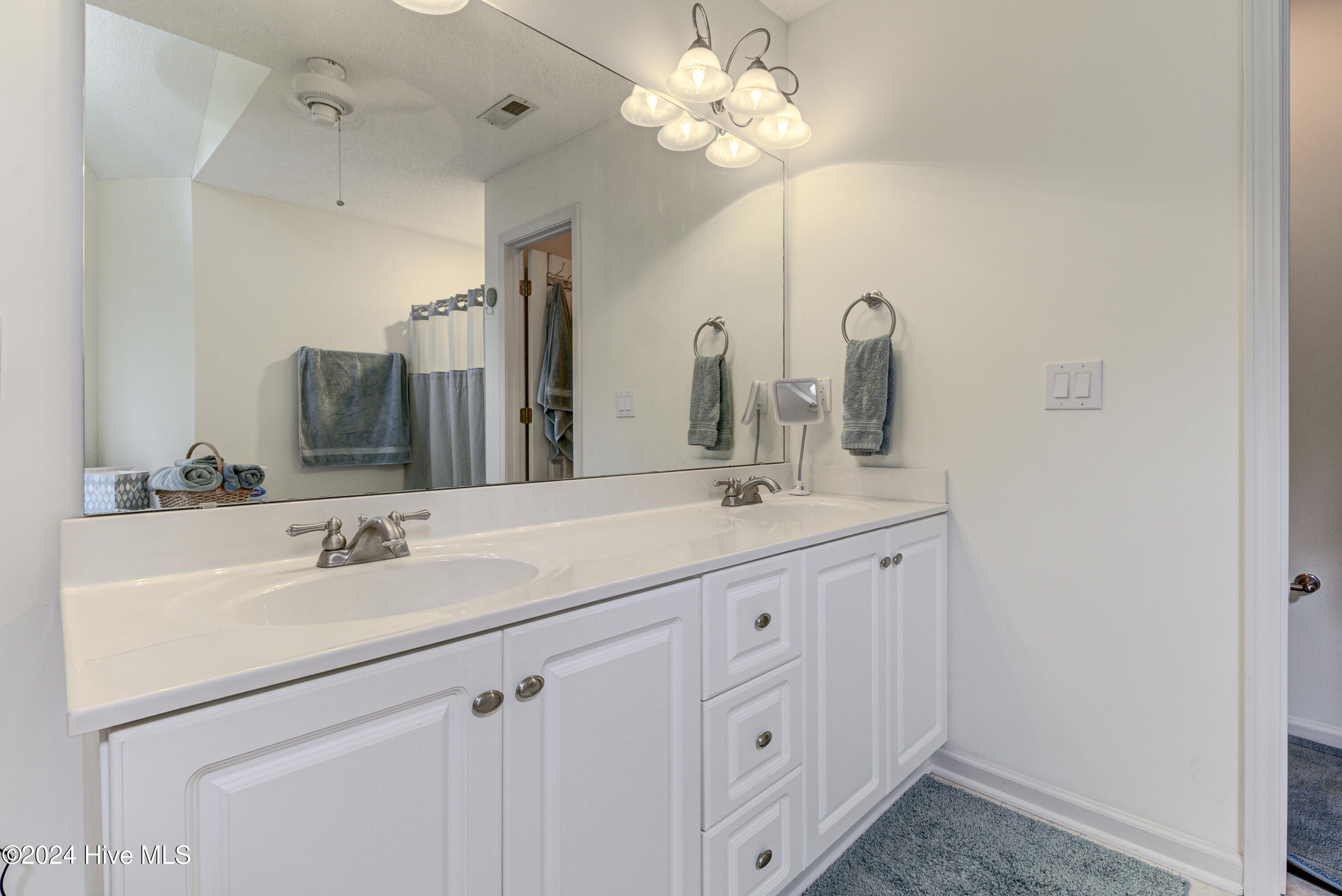 4158 Breezewood Drive 203 Property Photo 16