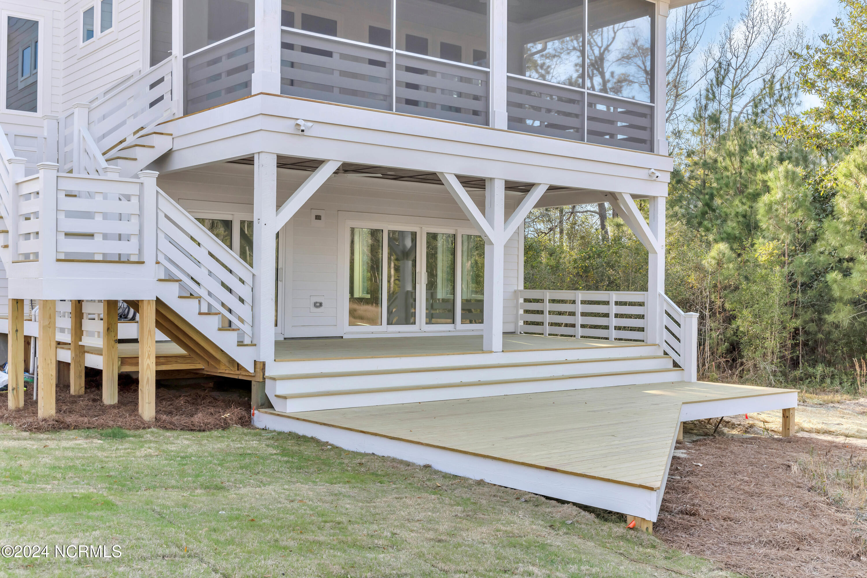 1547 Riverview Terrace Property Photo 1