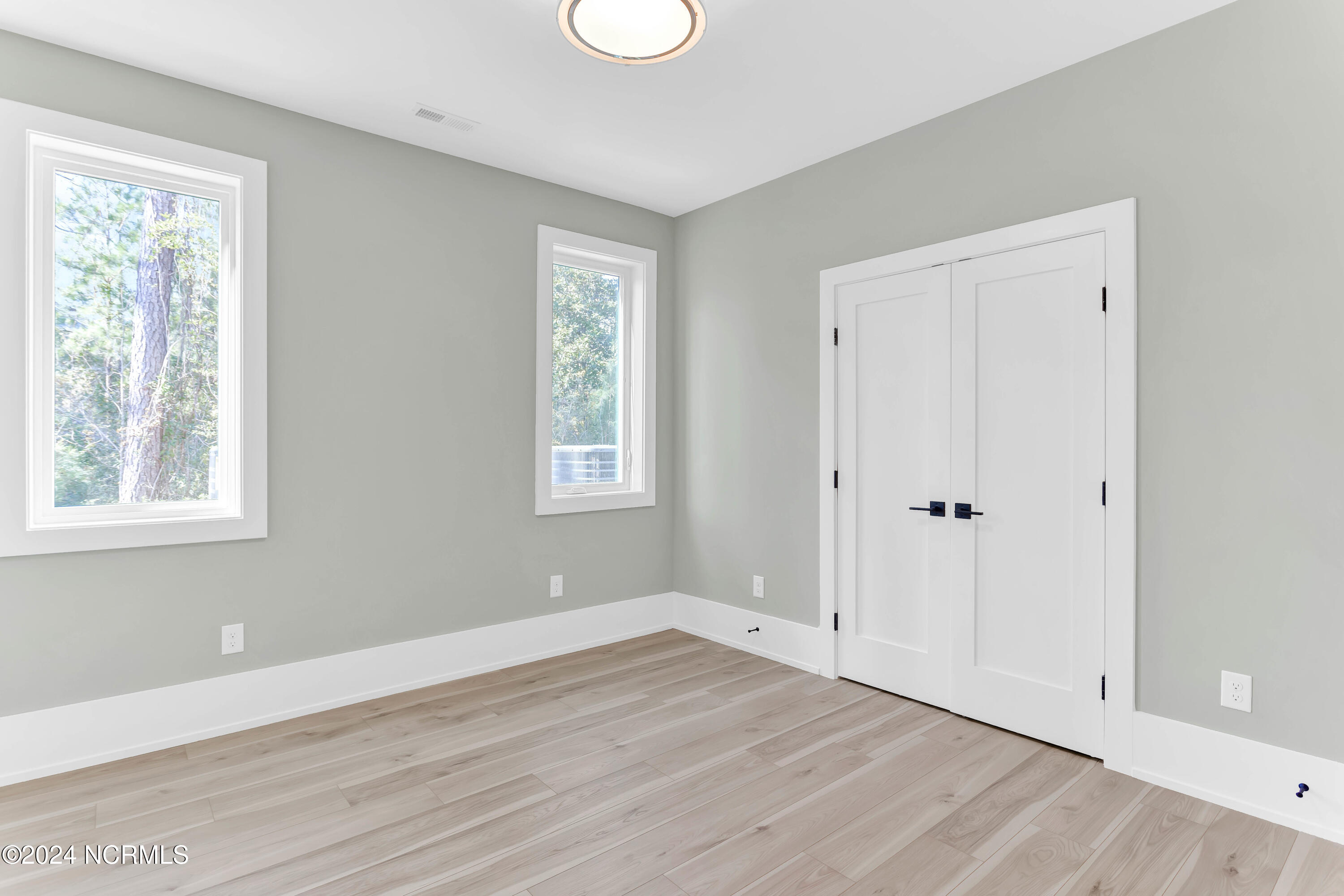 1547 Riverview Terrace Property Photo 2
