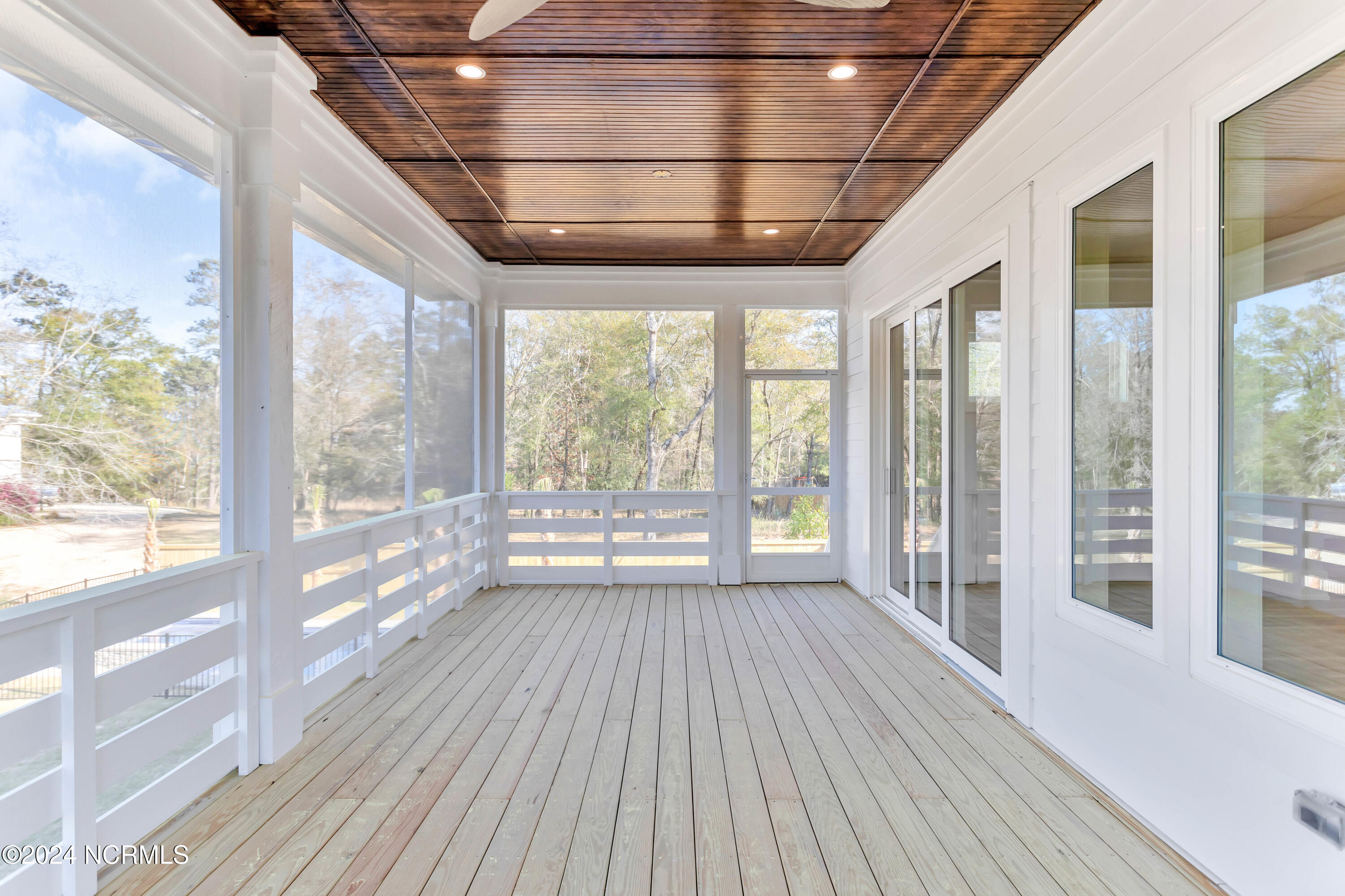 1547 Riverview Terrace Property Photo 13