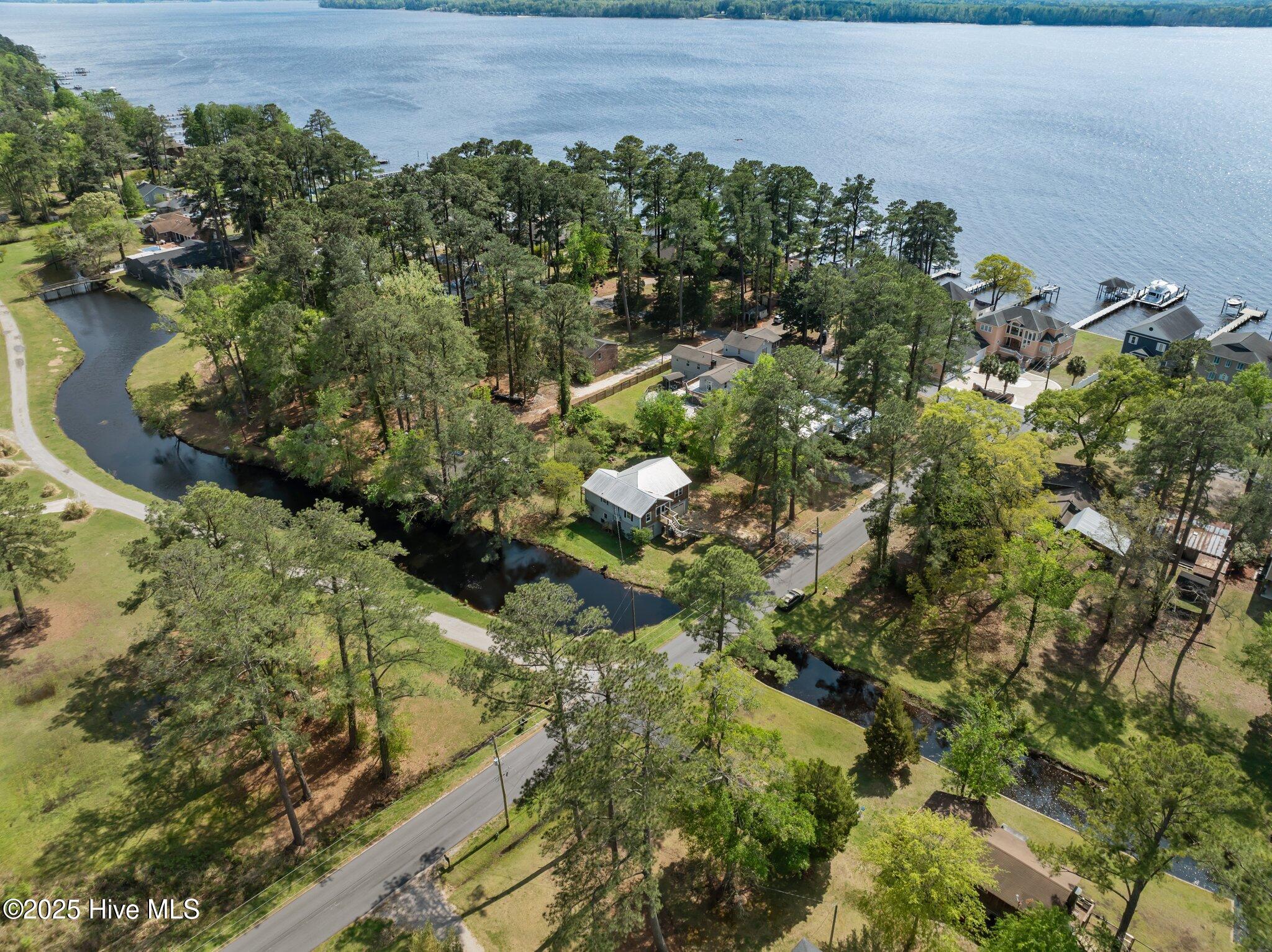 503 Shady Banks Road Property Photo 4