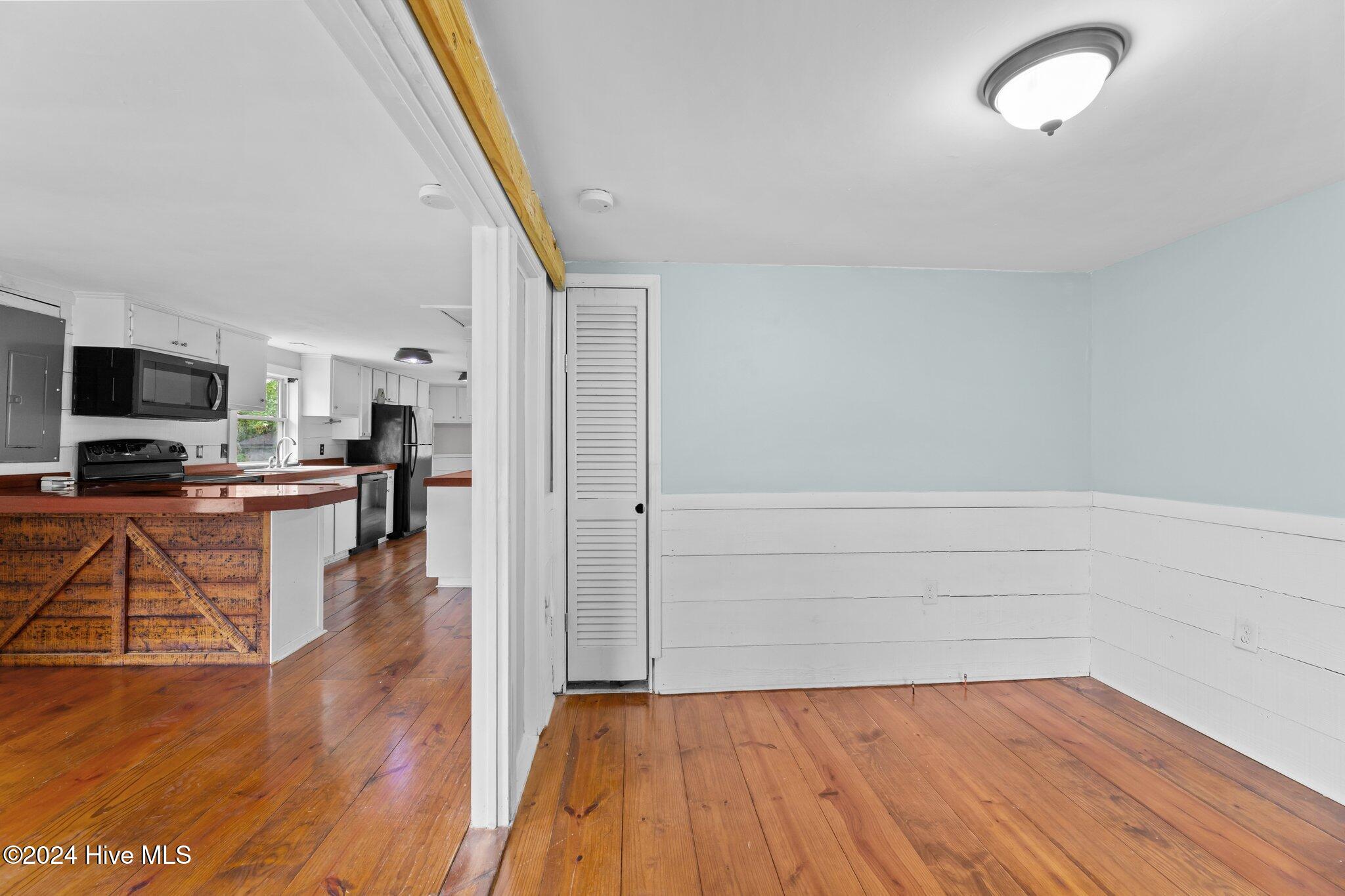 503 Shady Banks Road Property Photo 12