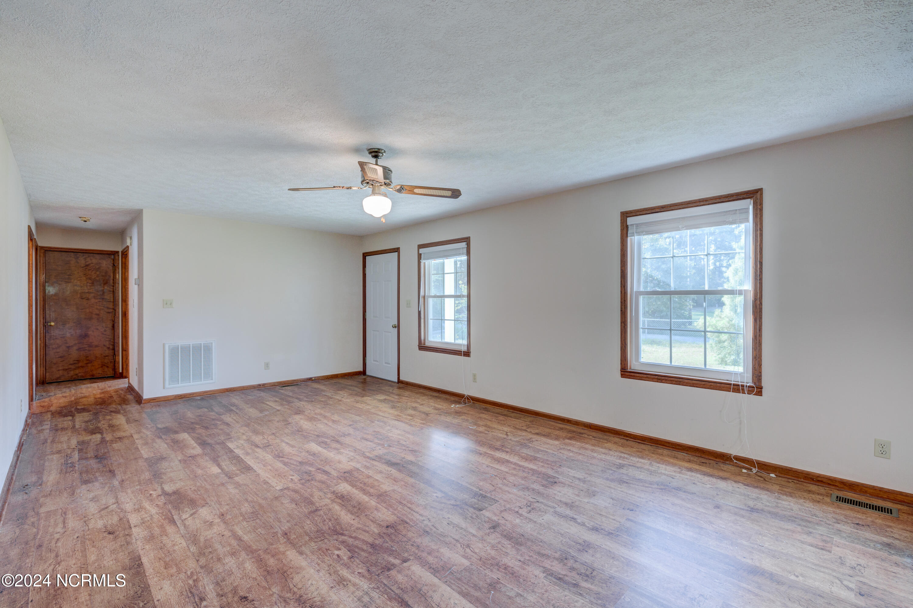 866 Appleton Way Property Photo 3