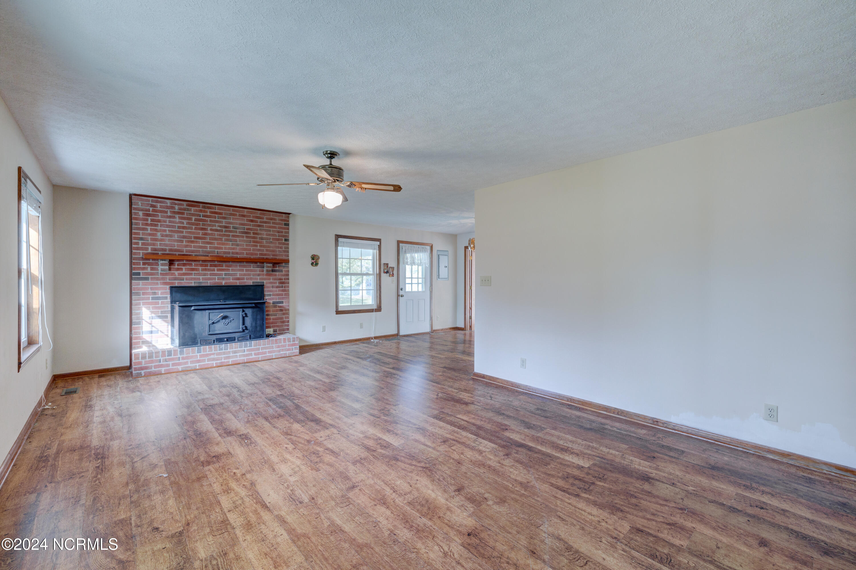 866 Appleton Way Property Photo 4