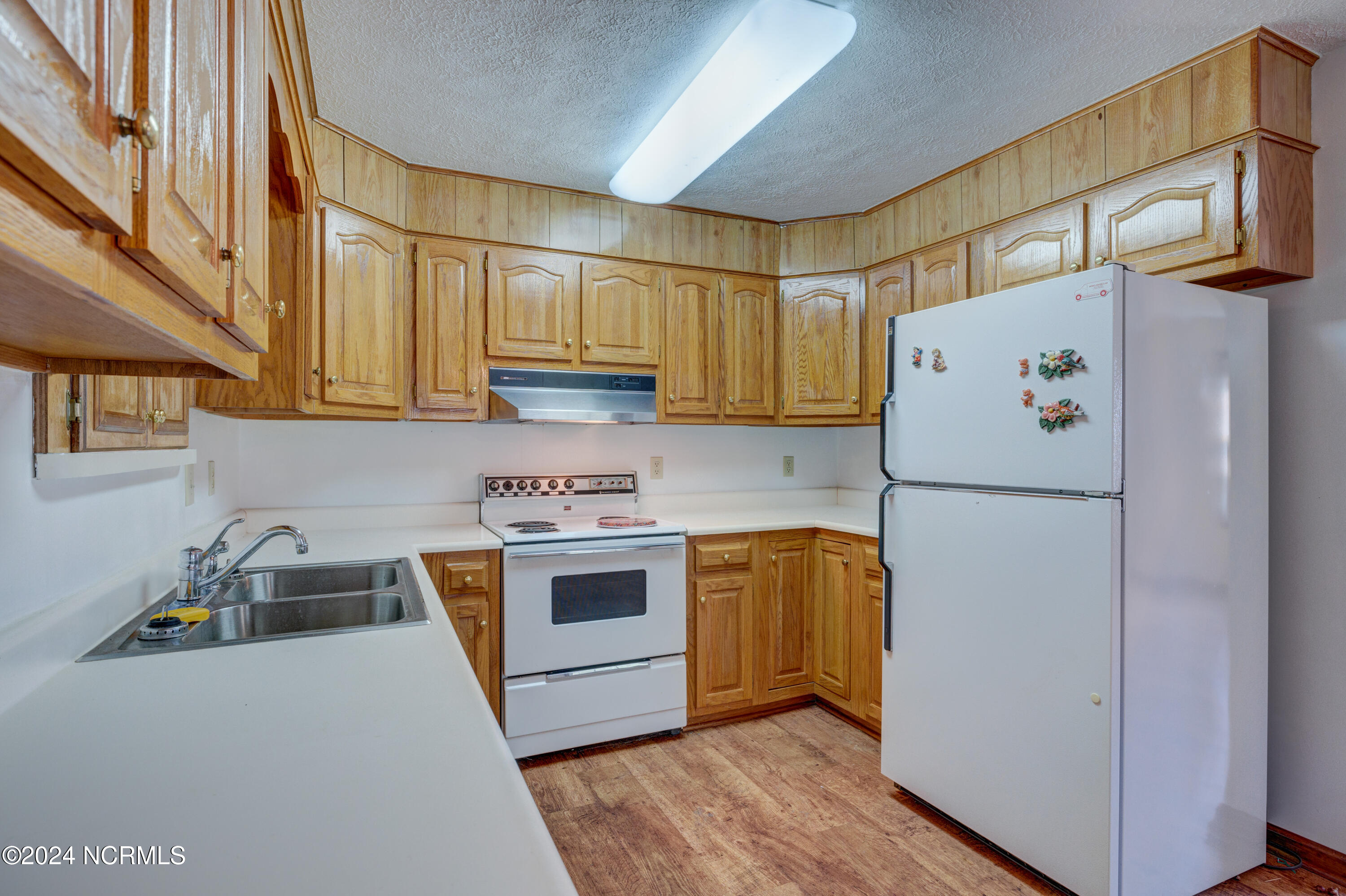866 Appleton Way Property Photo 6