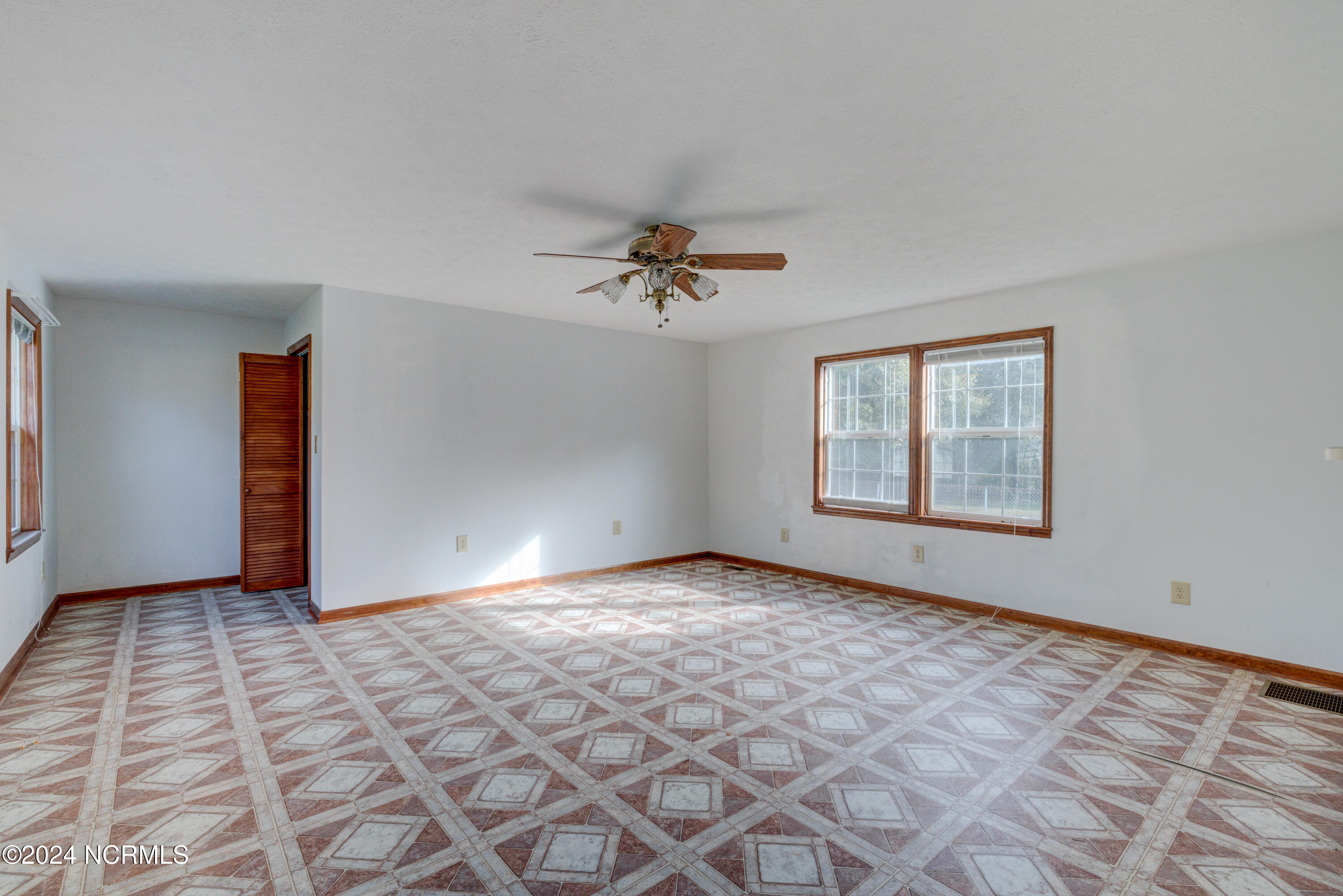 866 Appleton Way Property Photo 8