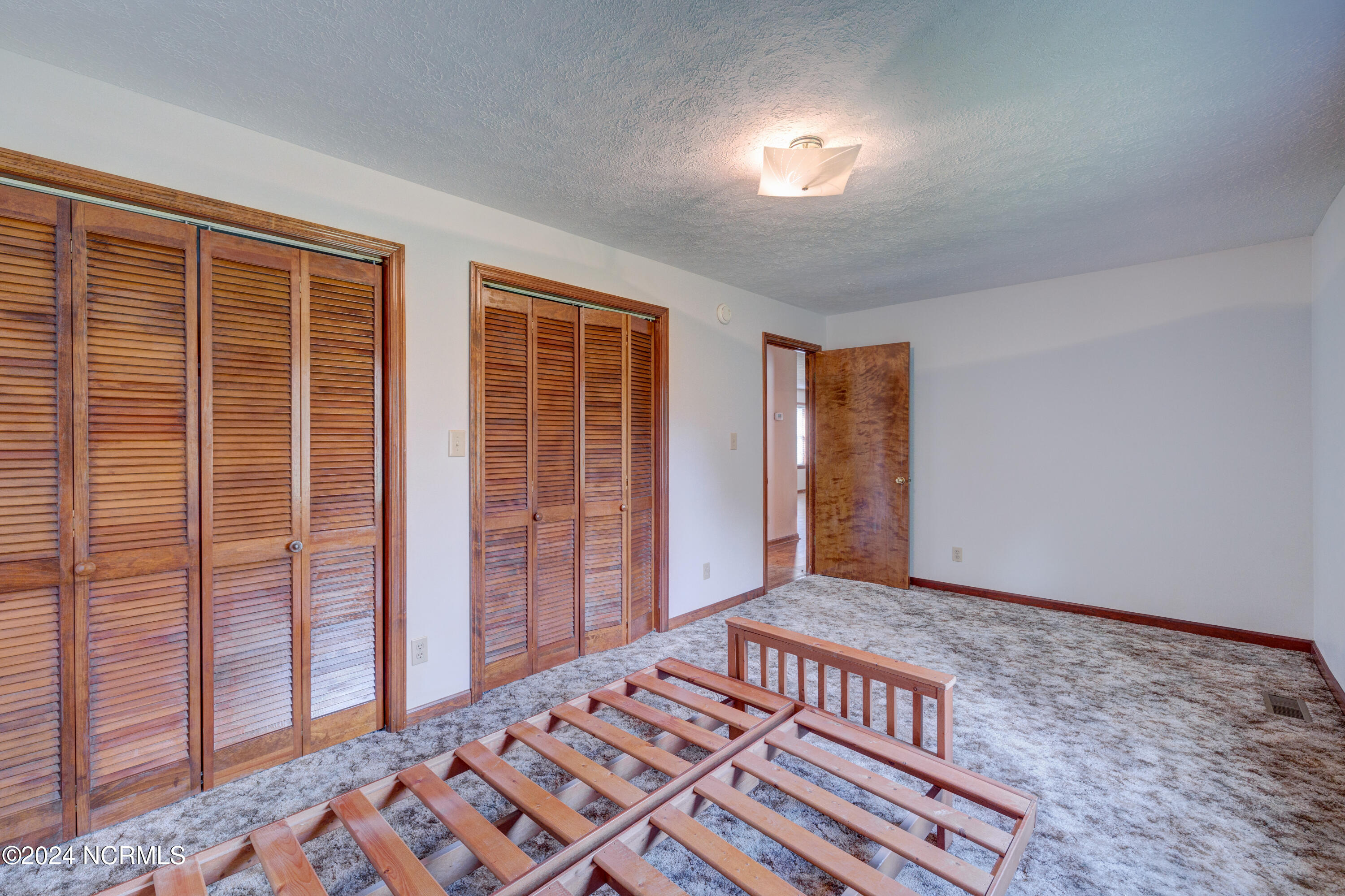866 Appleton Way Property Photo 14