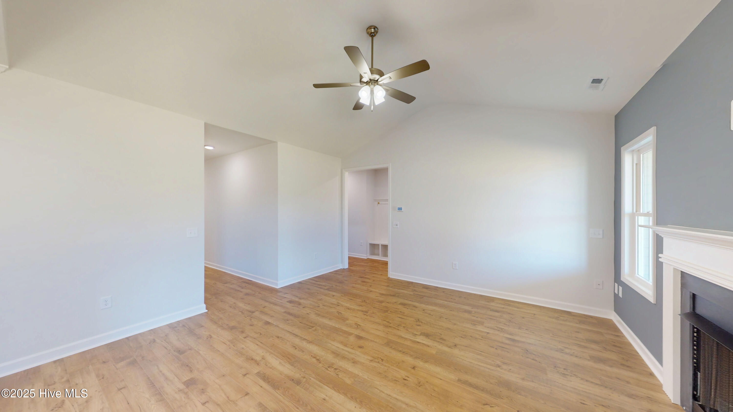 211 Creeks Edge Drive Property Photo 8