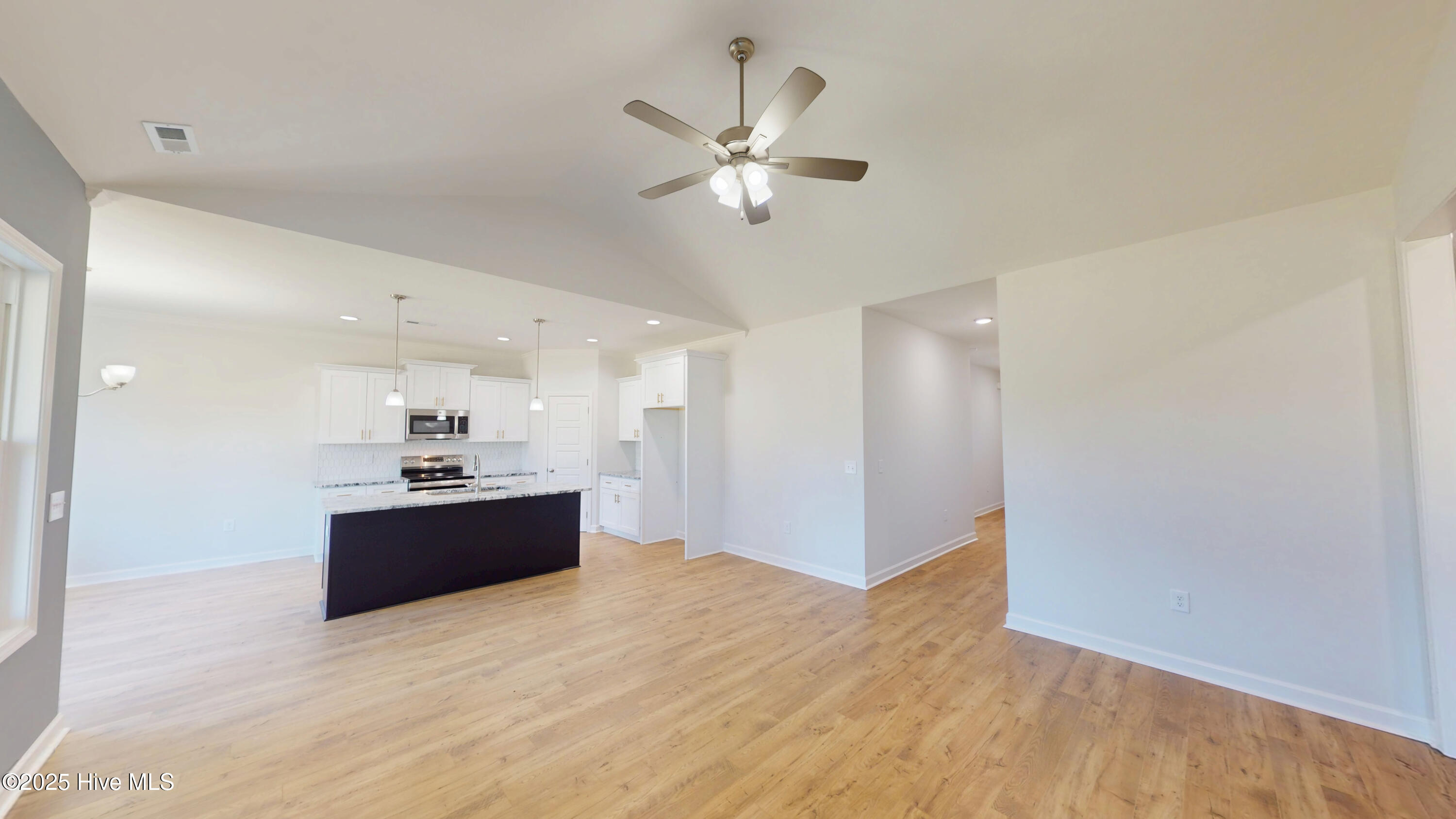 211 Creeks Edge Drive Property Photo 10