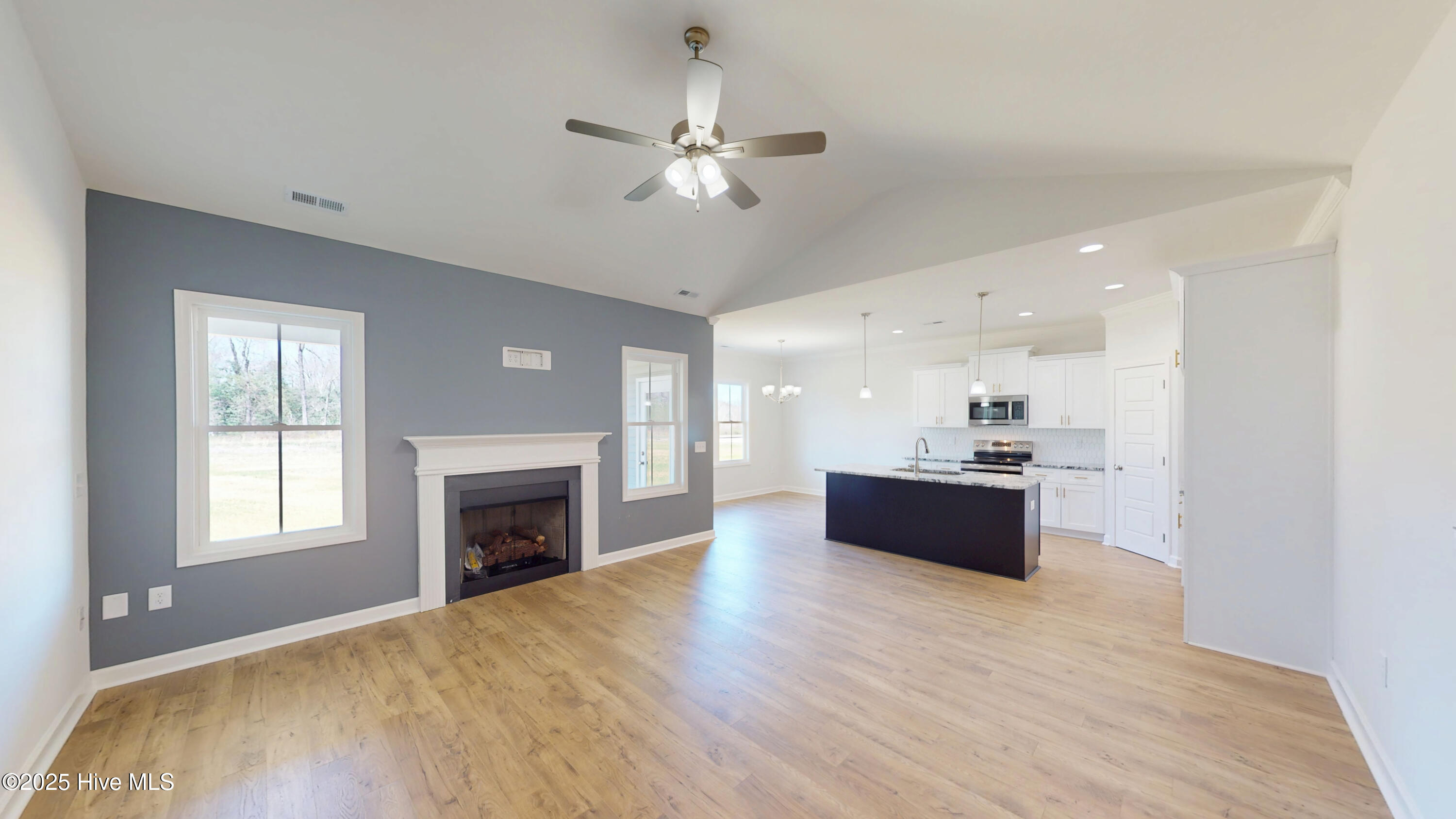 211 Creeks Edge Drive Property Photo 11