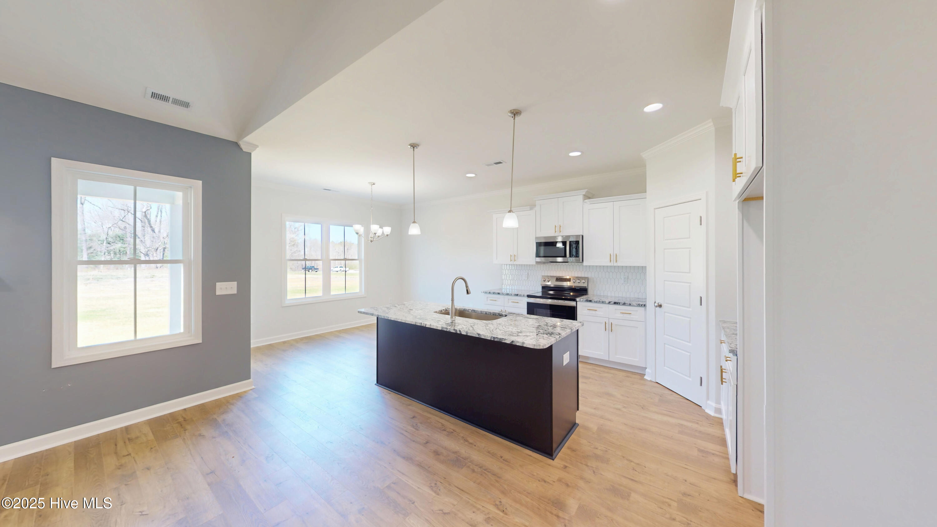 211 Creeks Edge Drive Property Photo 12