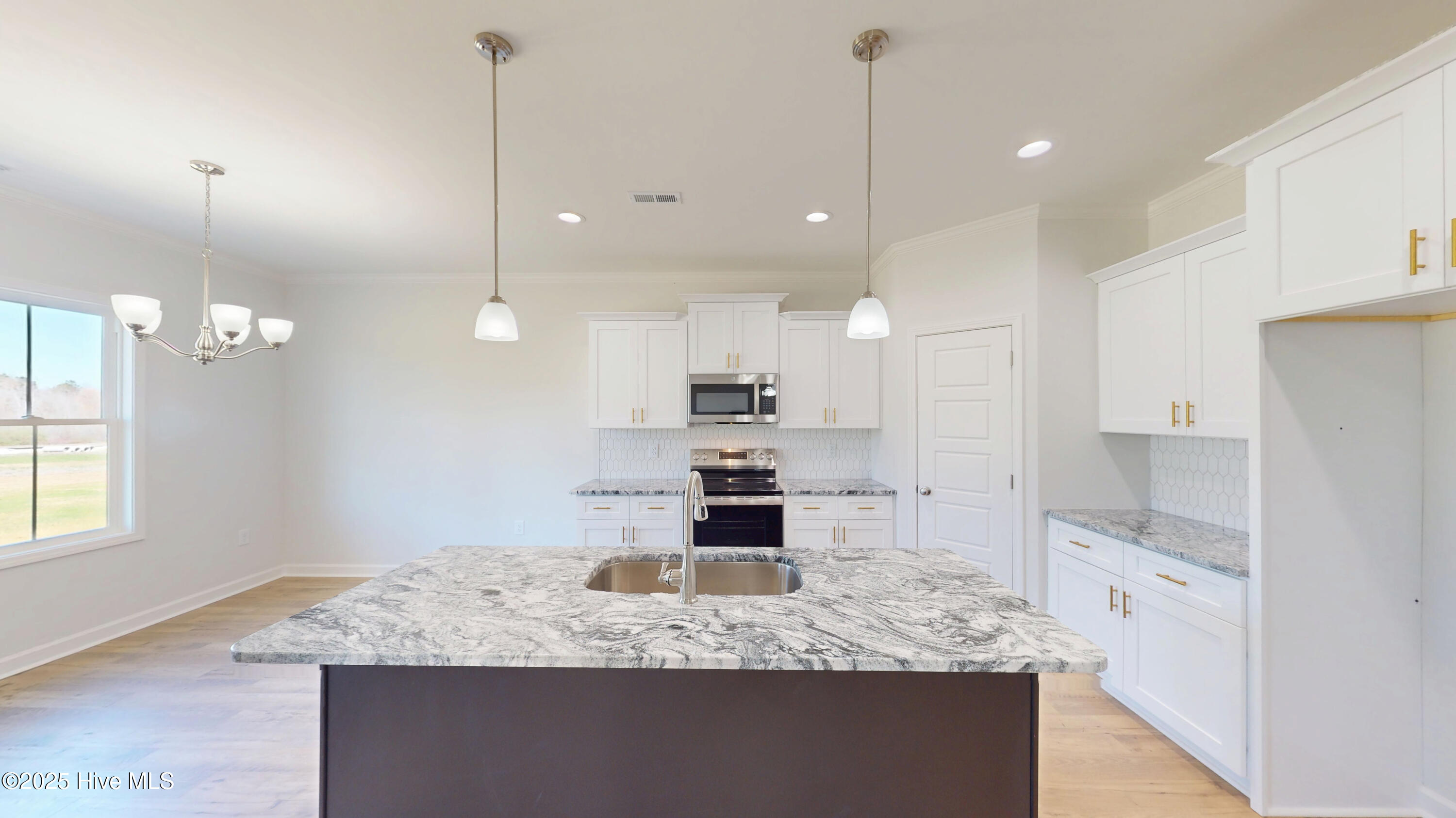 211 Creeks Edge Drive Property Photo 13