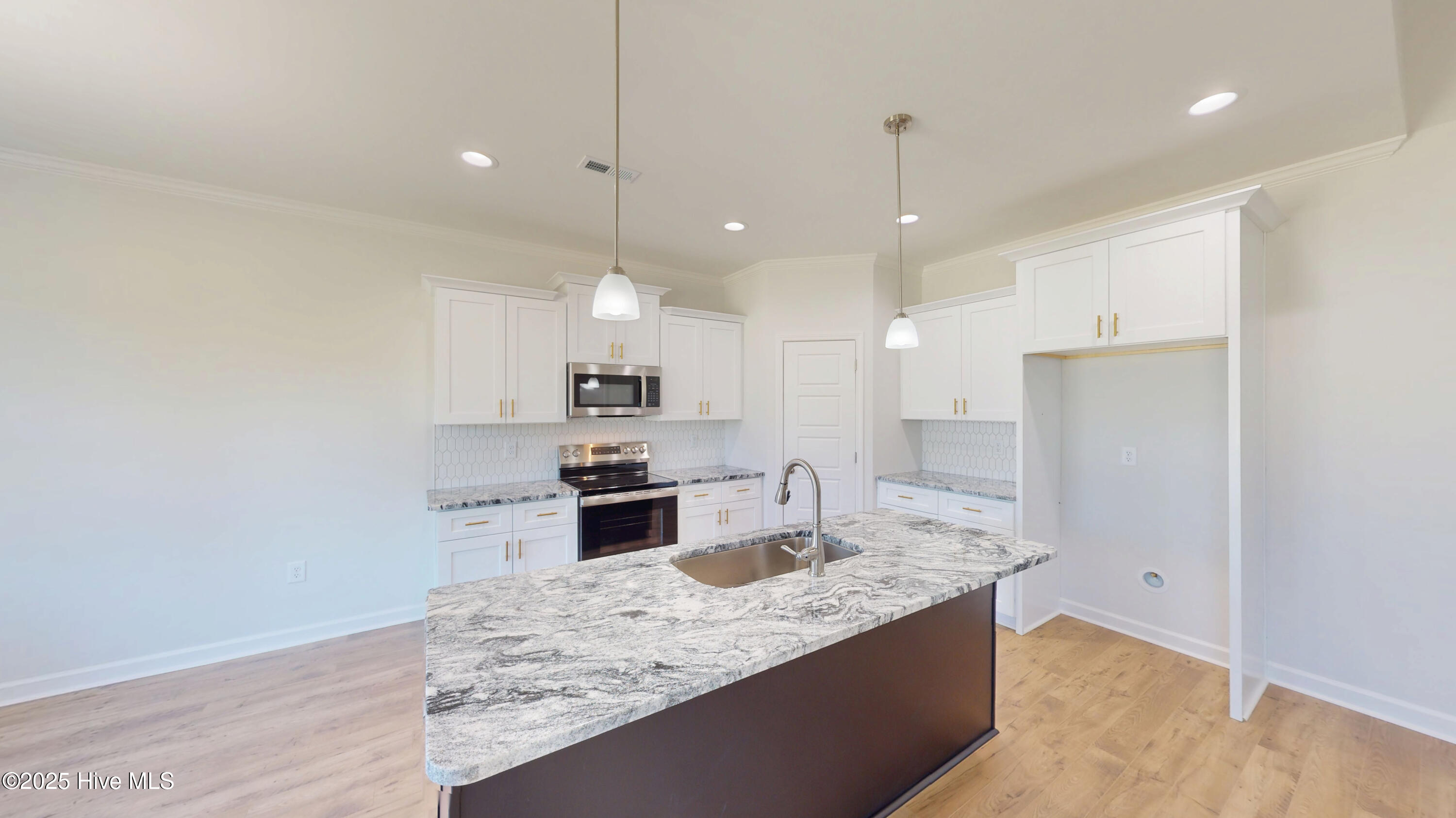 211 Creeks Edge Drive Property Photo 14