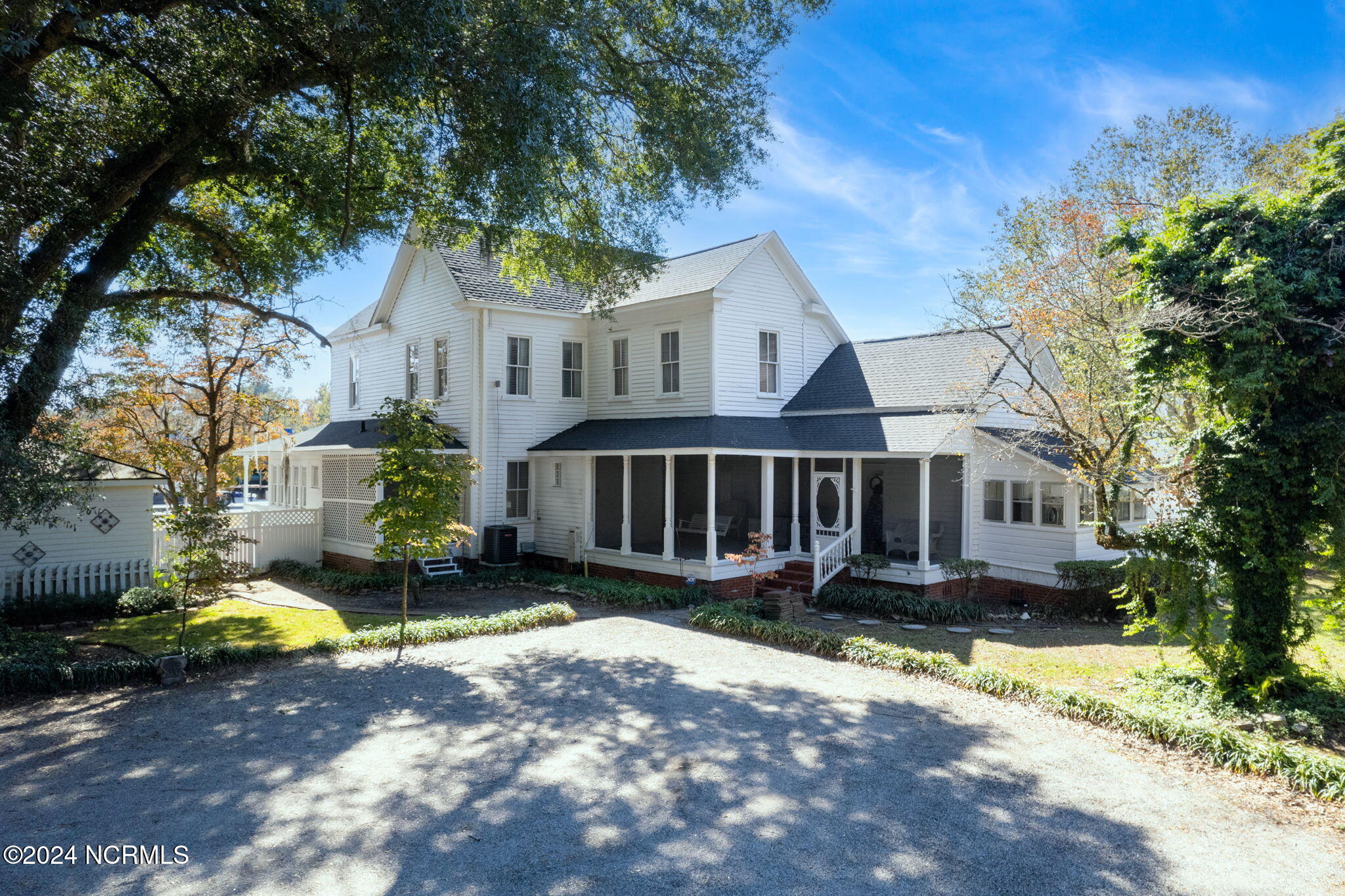 950 Main Street Property Photo 6