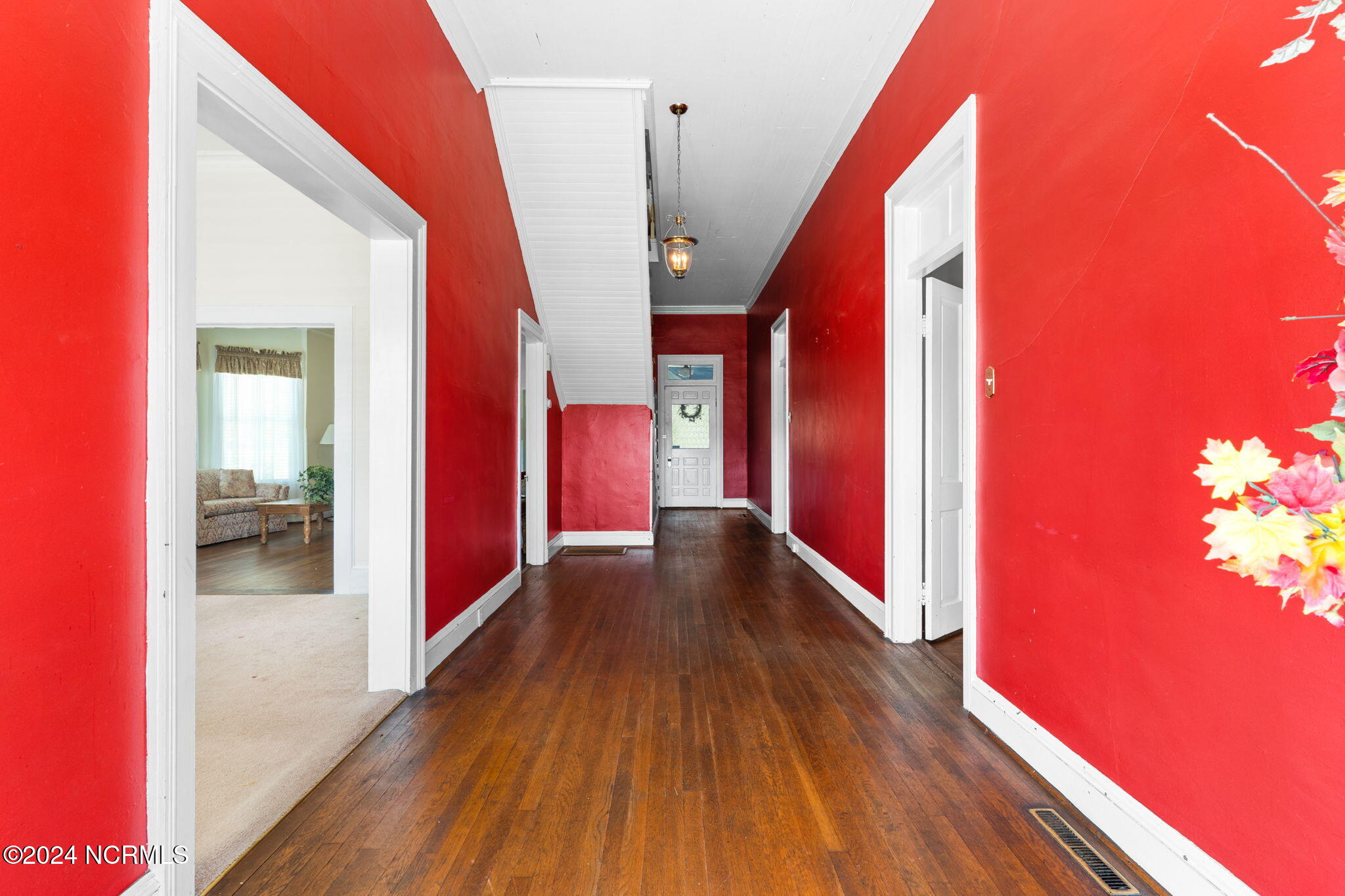 950 Main Street Property Photo 9