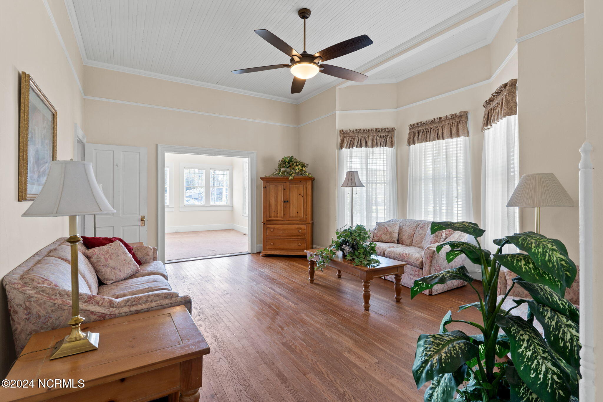 950 Main Street Property Photo 14