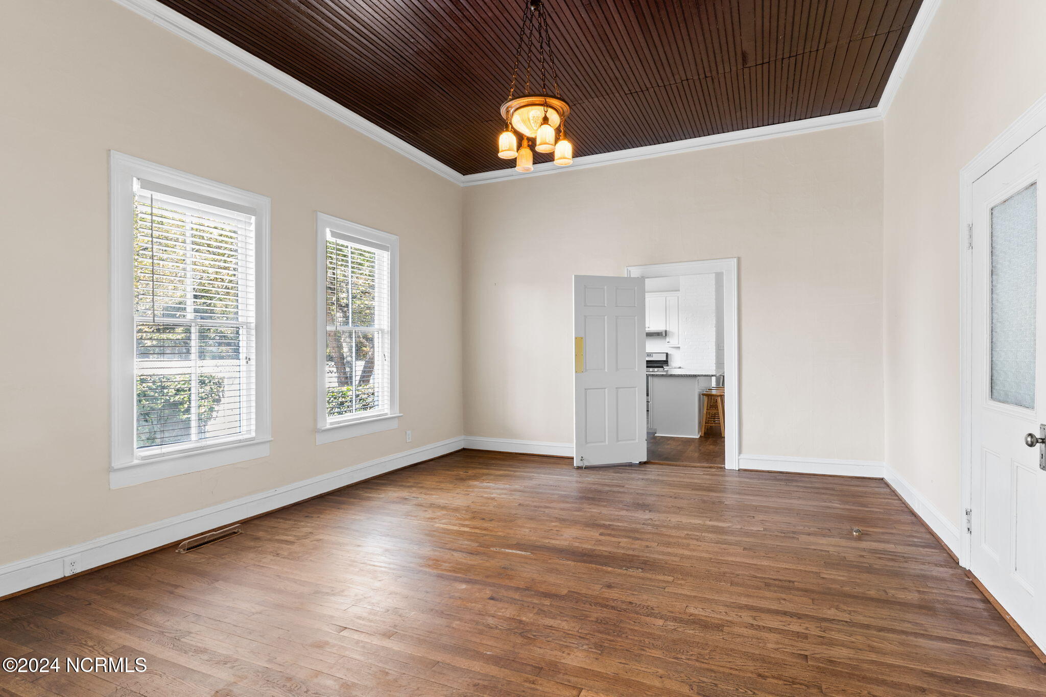 950 Main Street Property Photo 17