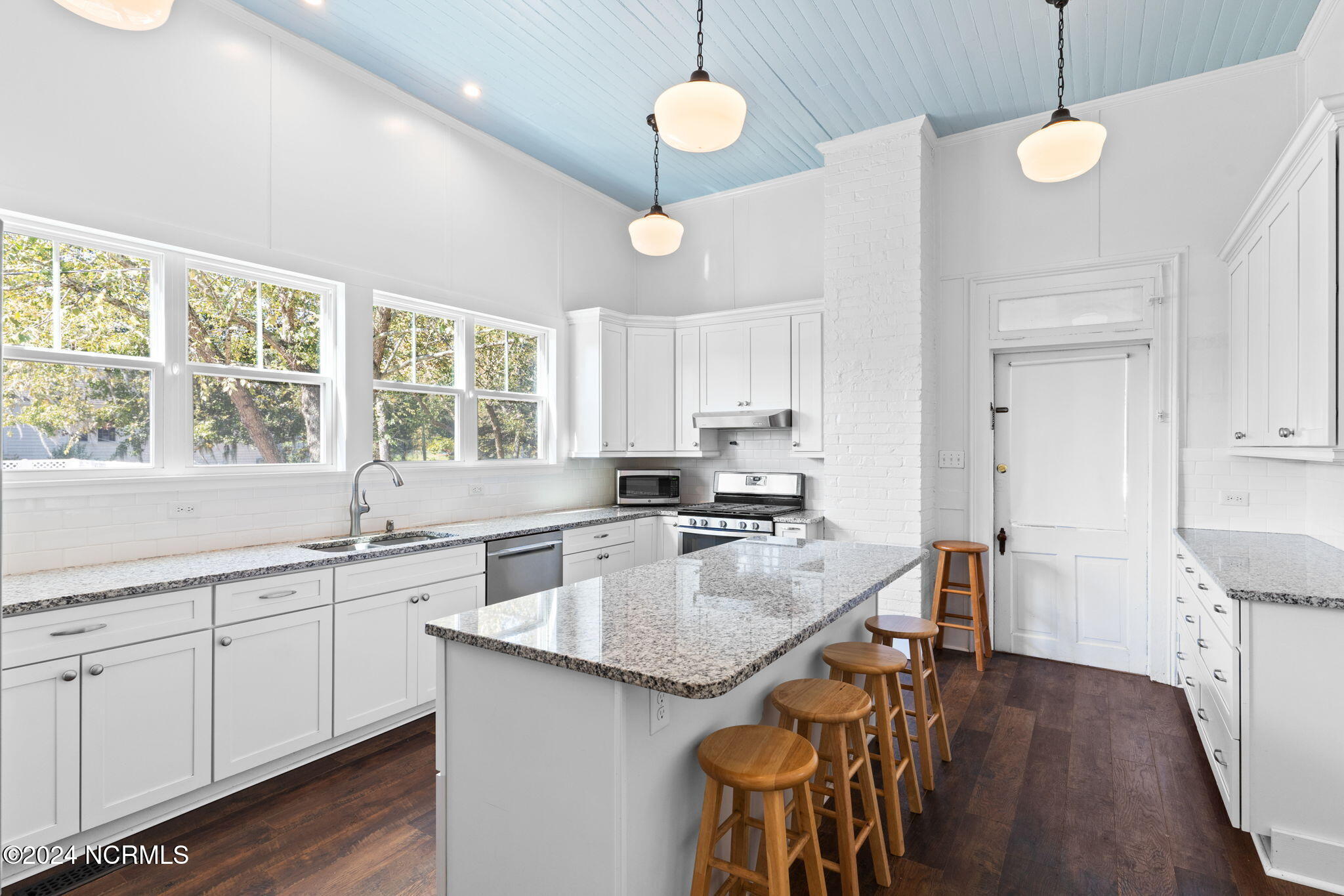 950 Main Street Property Photo 19