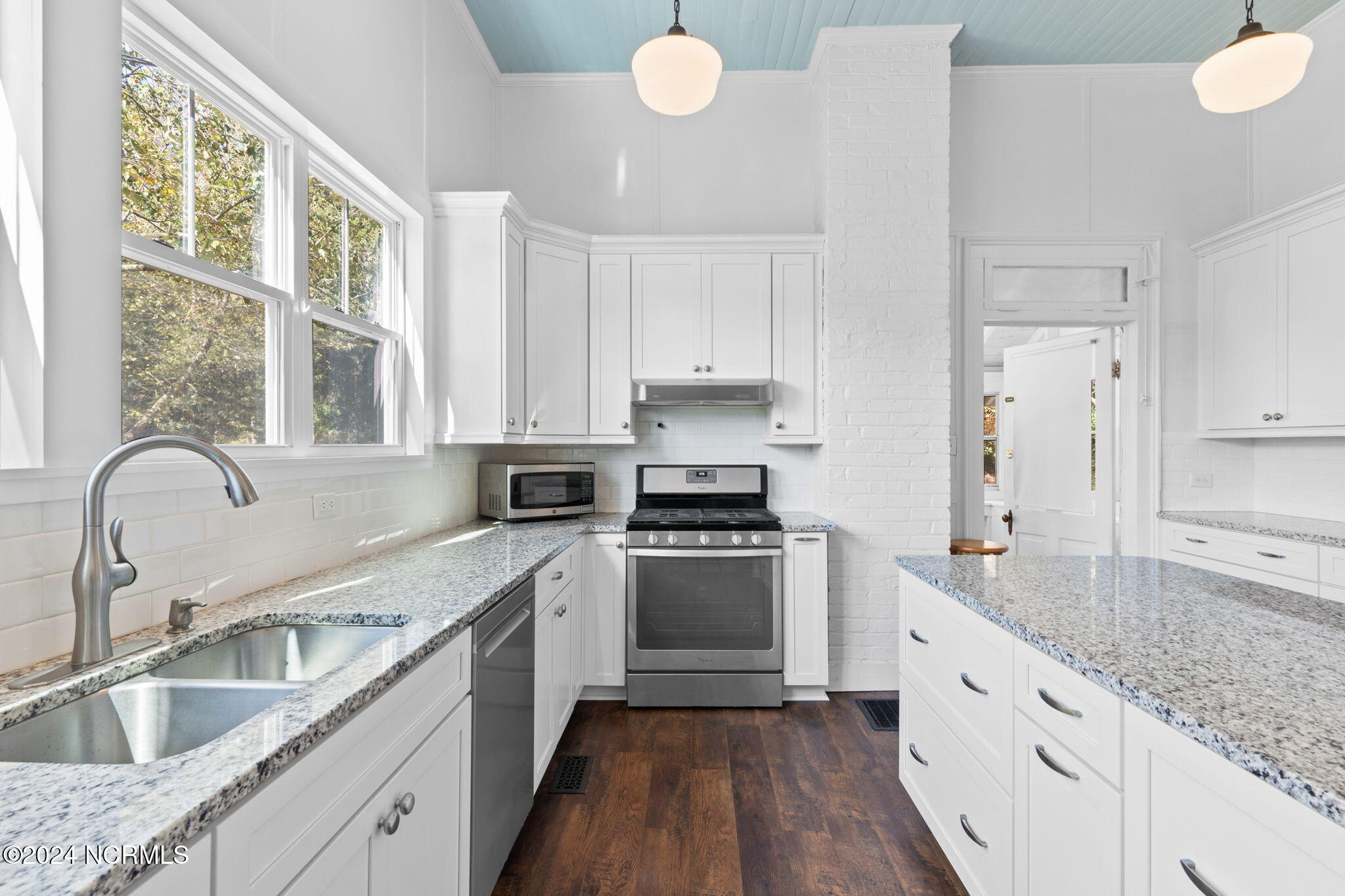 950 Main Street Property Photo 22