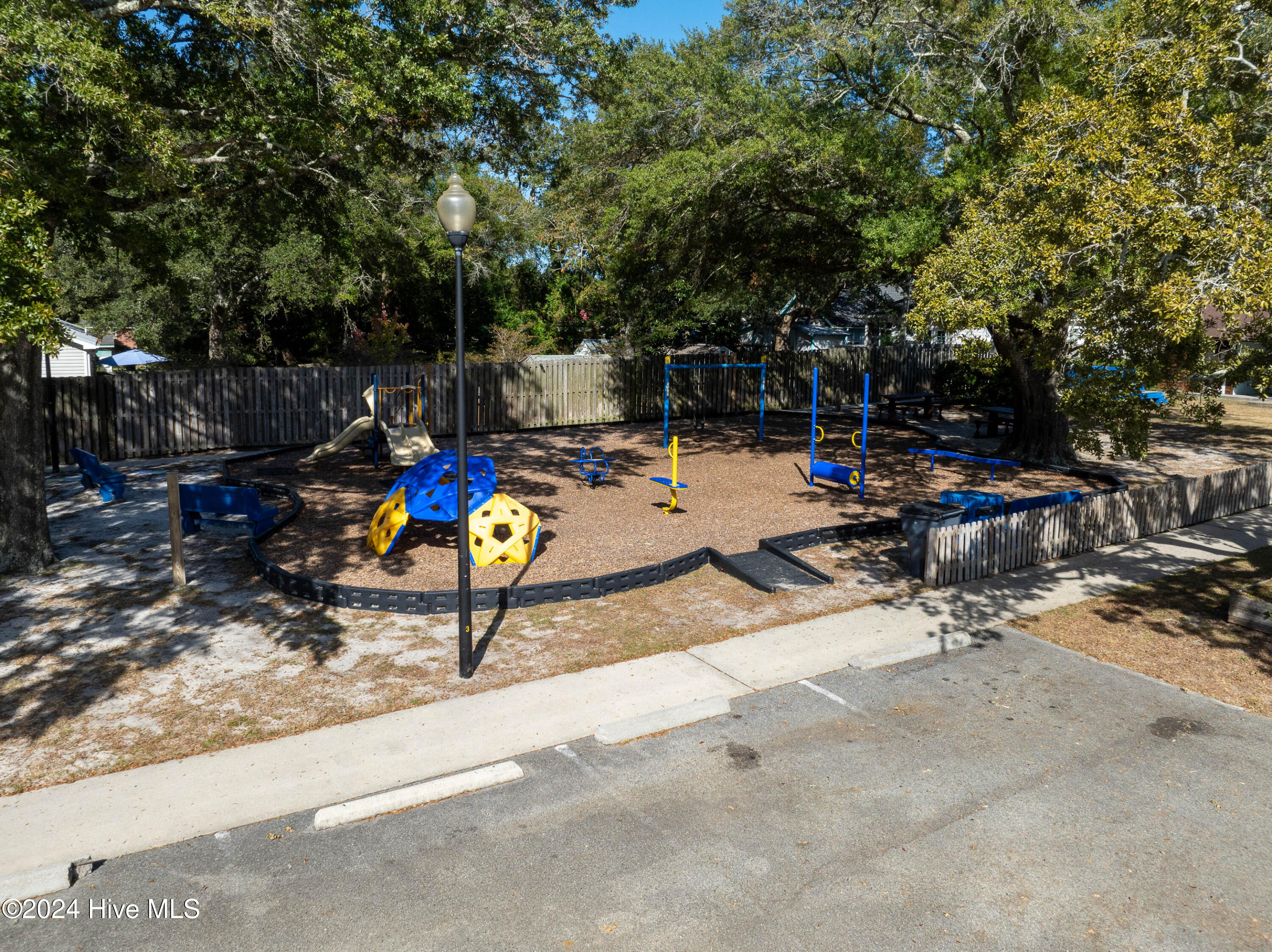 712 Burrington Avenue Property Photo 10