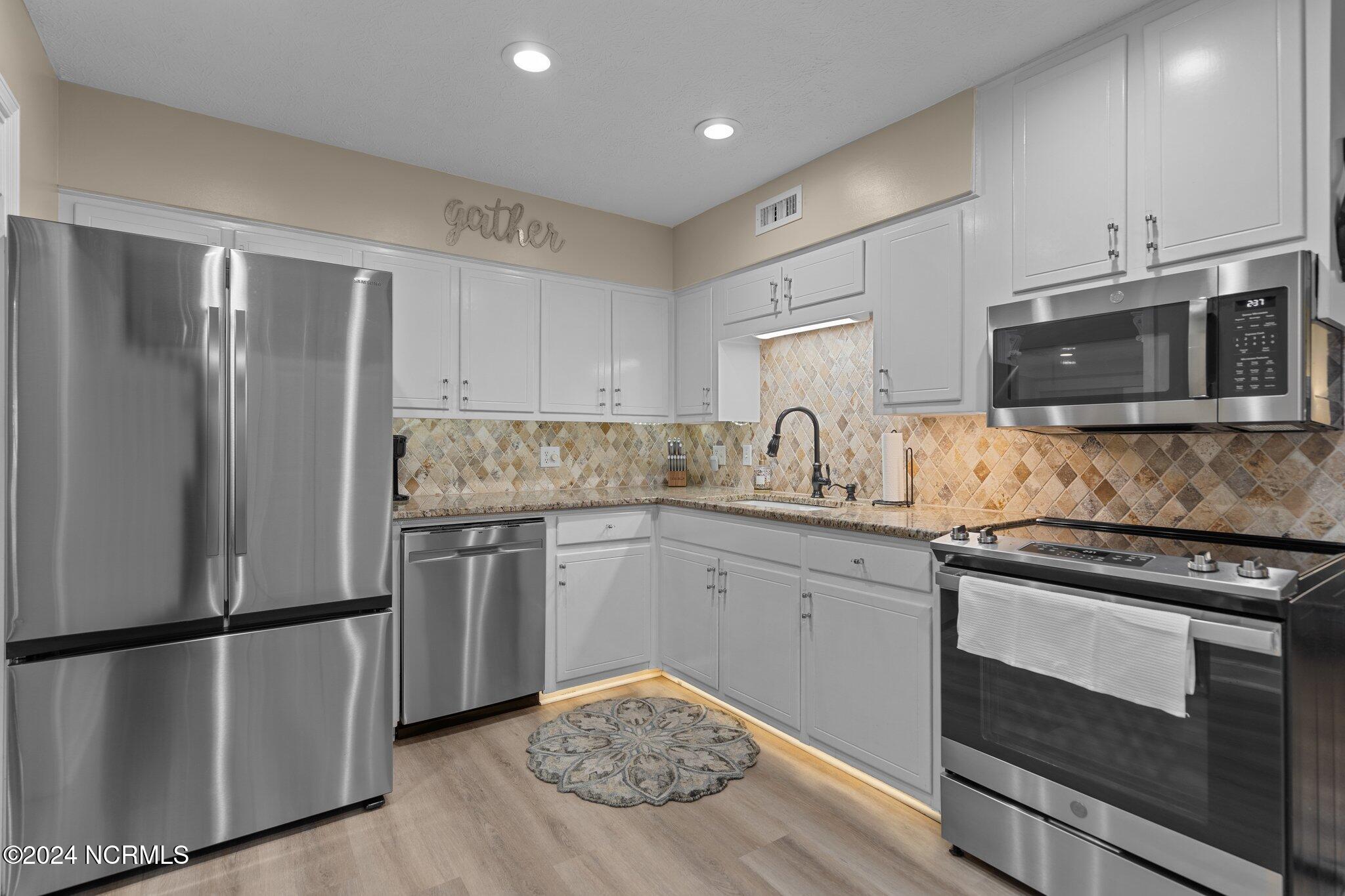 1221 S Beresford Court Property Photo 6