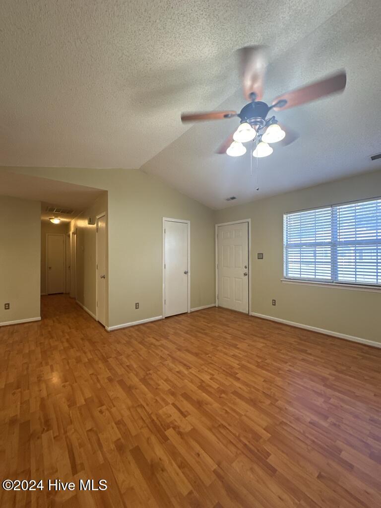 2910 Norbrick Street Property Photo 4